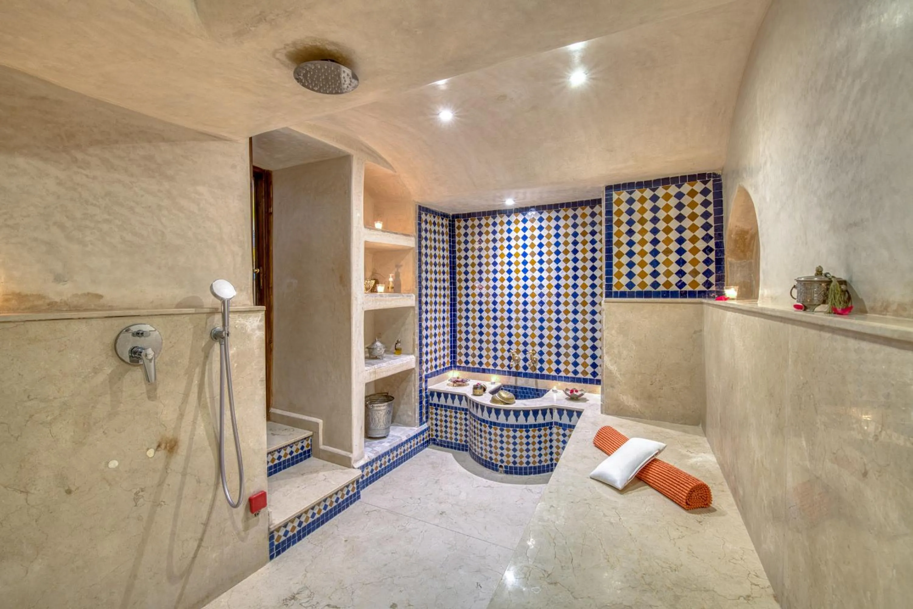 Steam room, Bed in Palais Tara & Spa