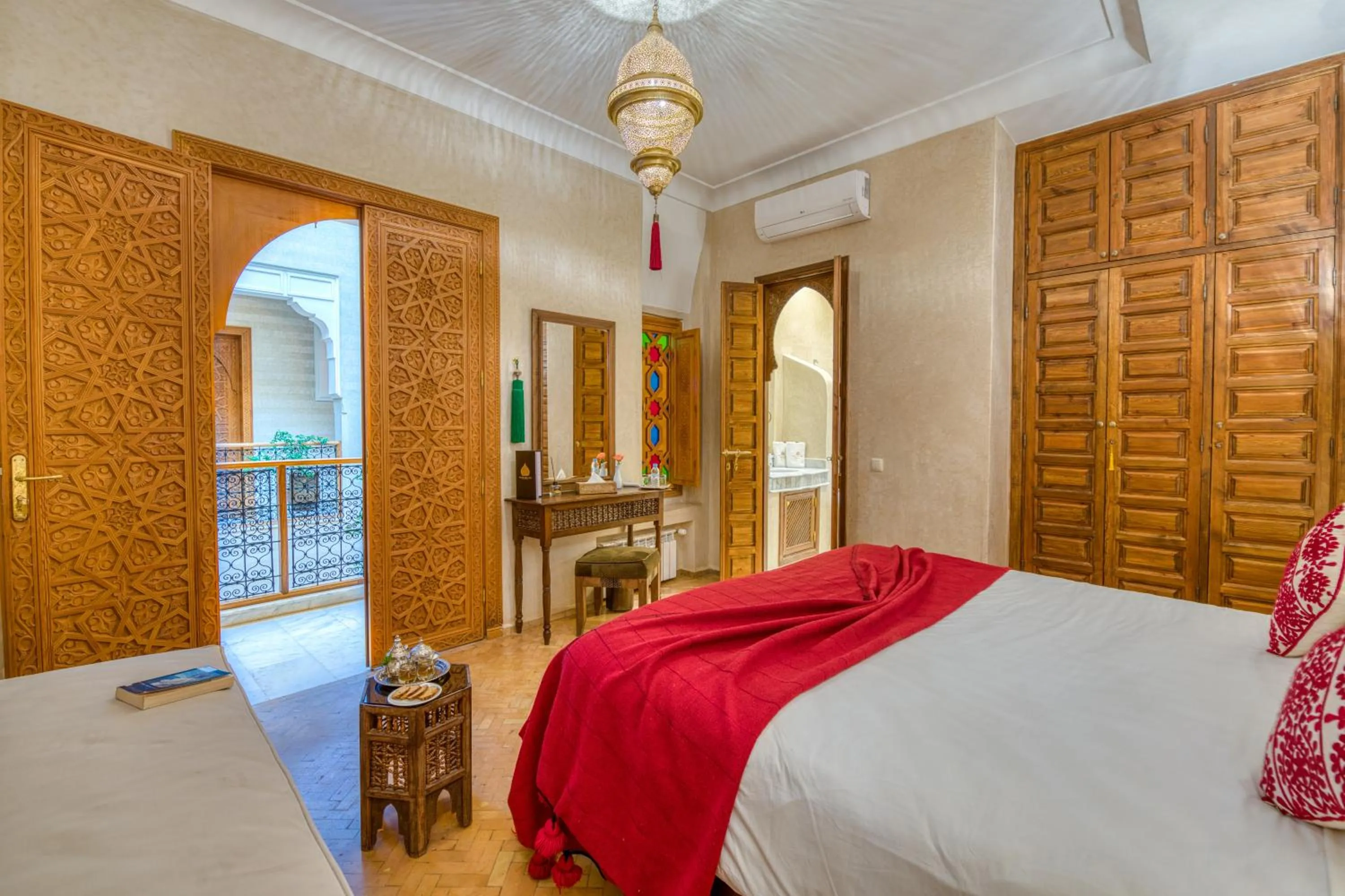 Photo of the whole room, Bed in Palais Tara & Spa