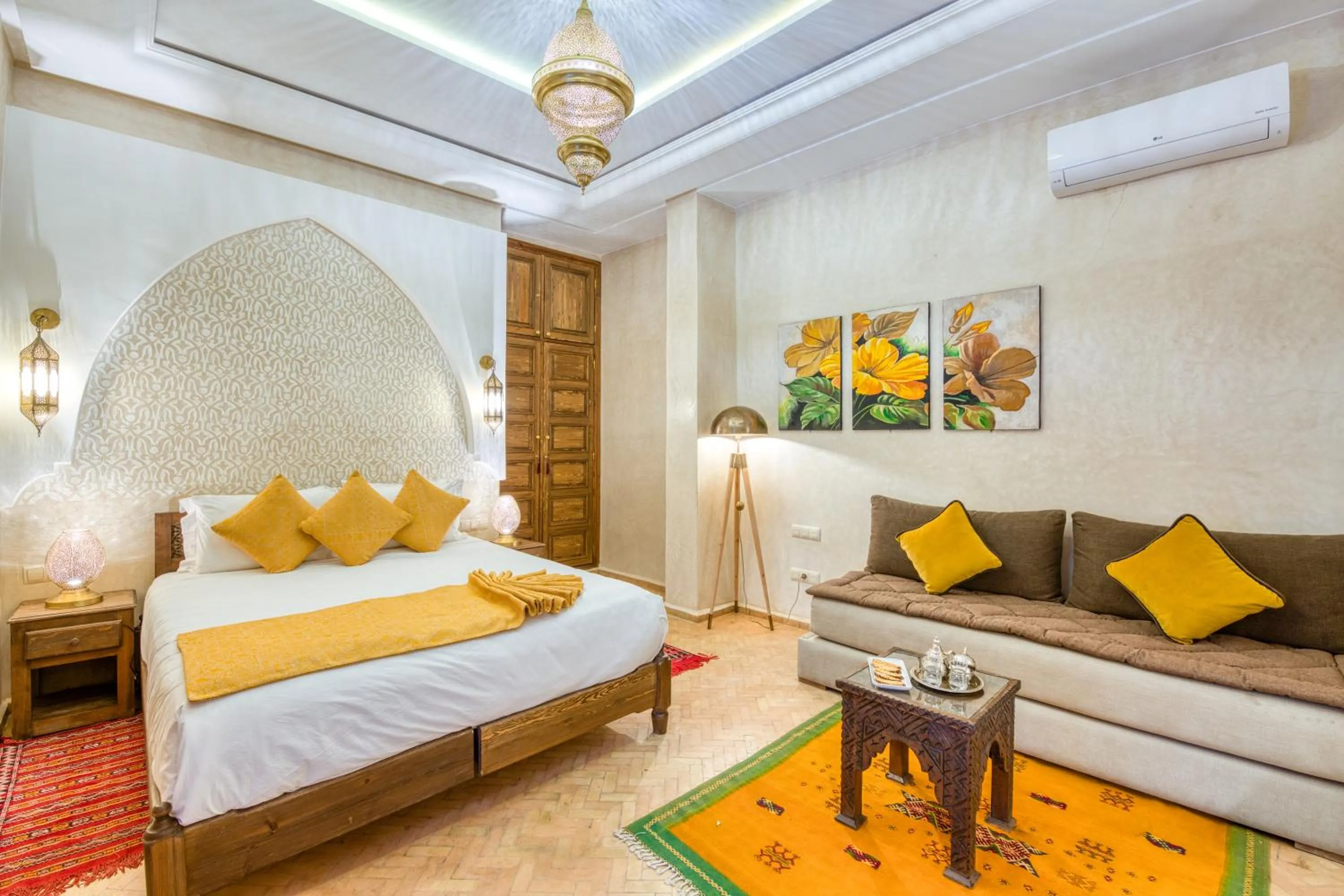 Seating area, Bed in Palais Tara & Spa