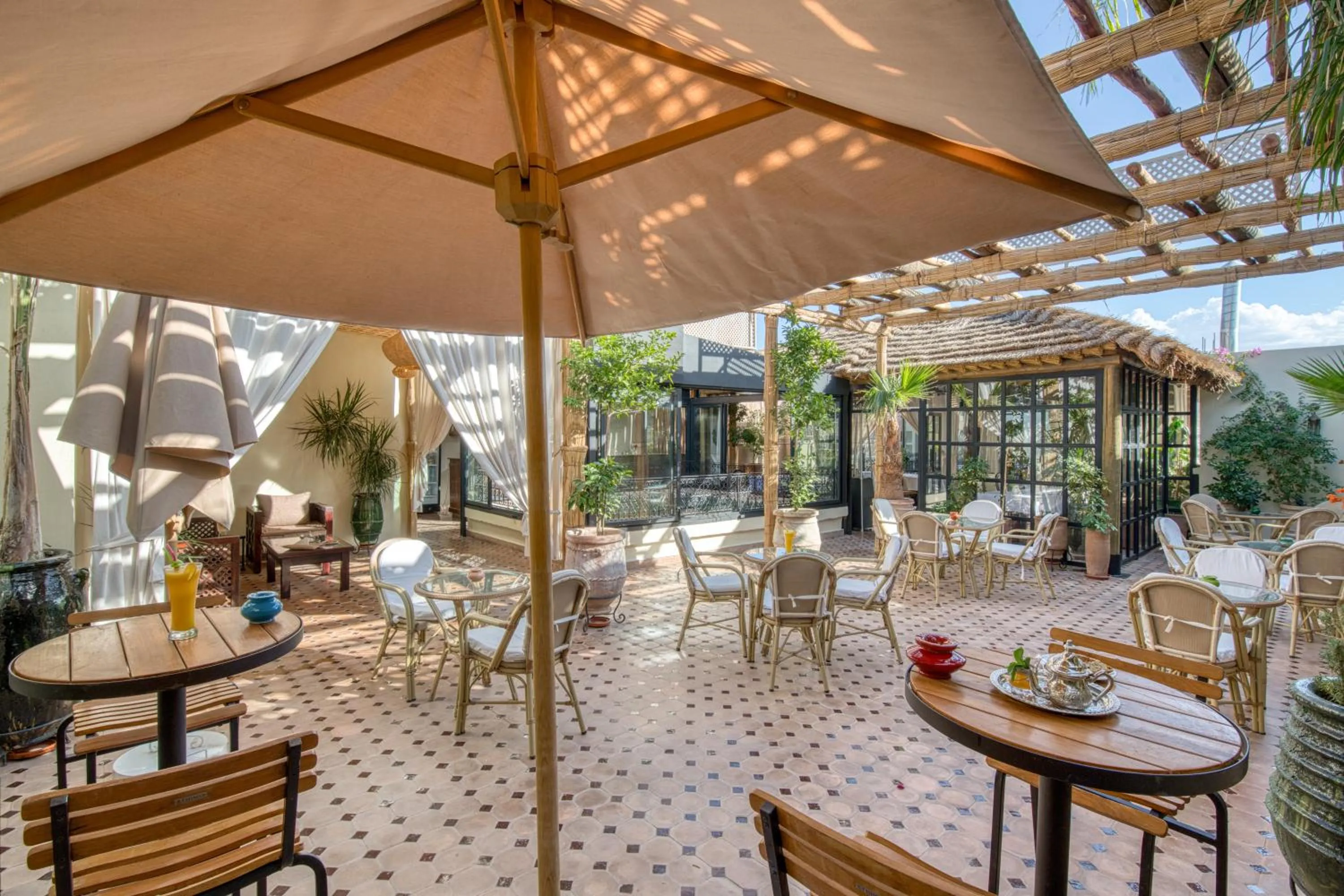 Restaurant/places to eat in Palais Tara & Spa