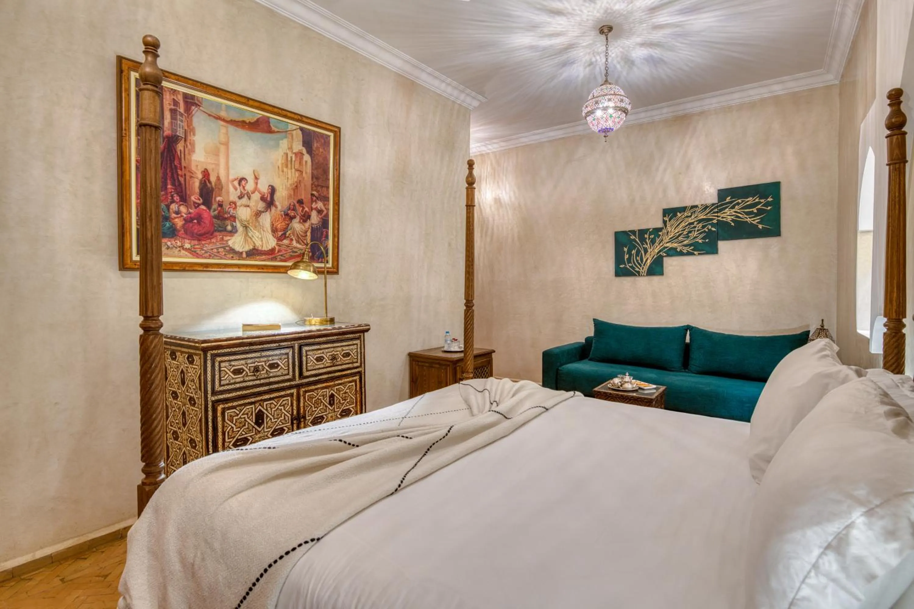 Photo of the whole room, Bed in Palais Tara & Spa