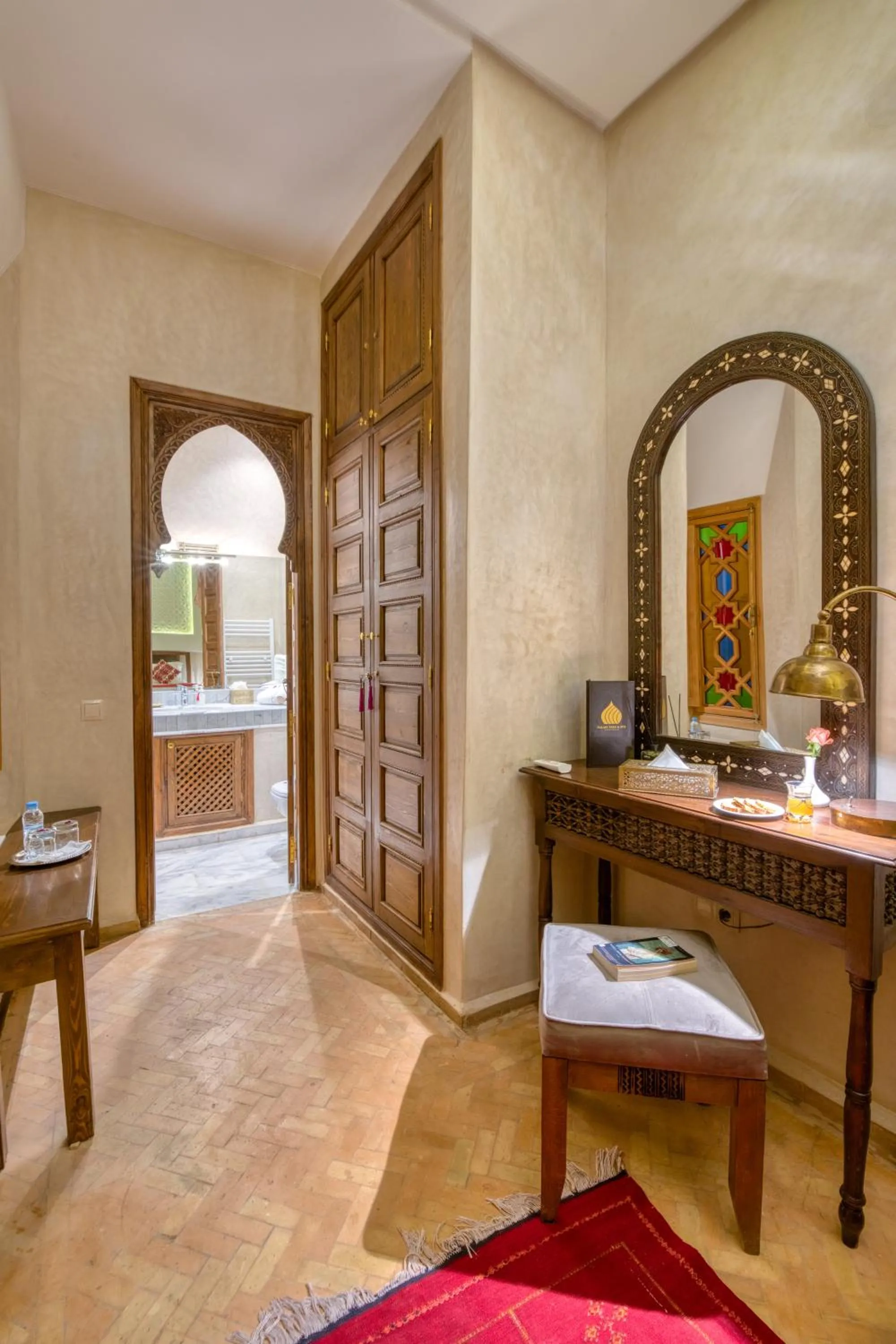 wardrobe in Palais Tara & Spa