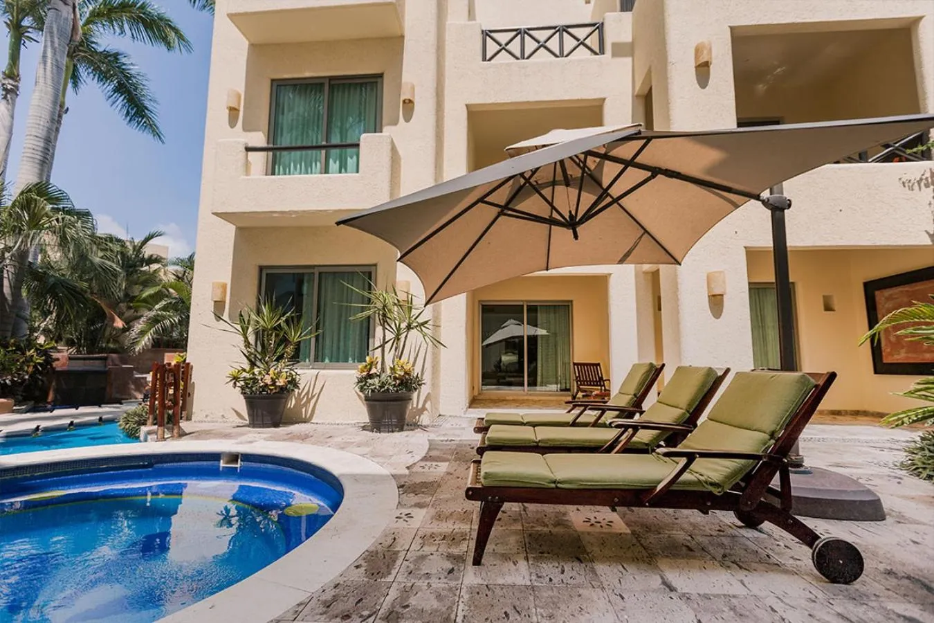 Hot Tub in Zafiro Beach Boutique Resort