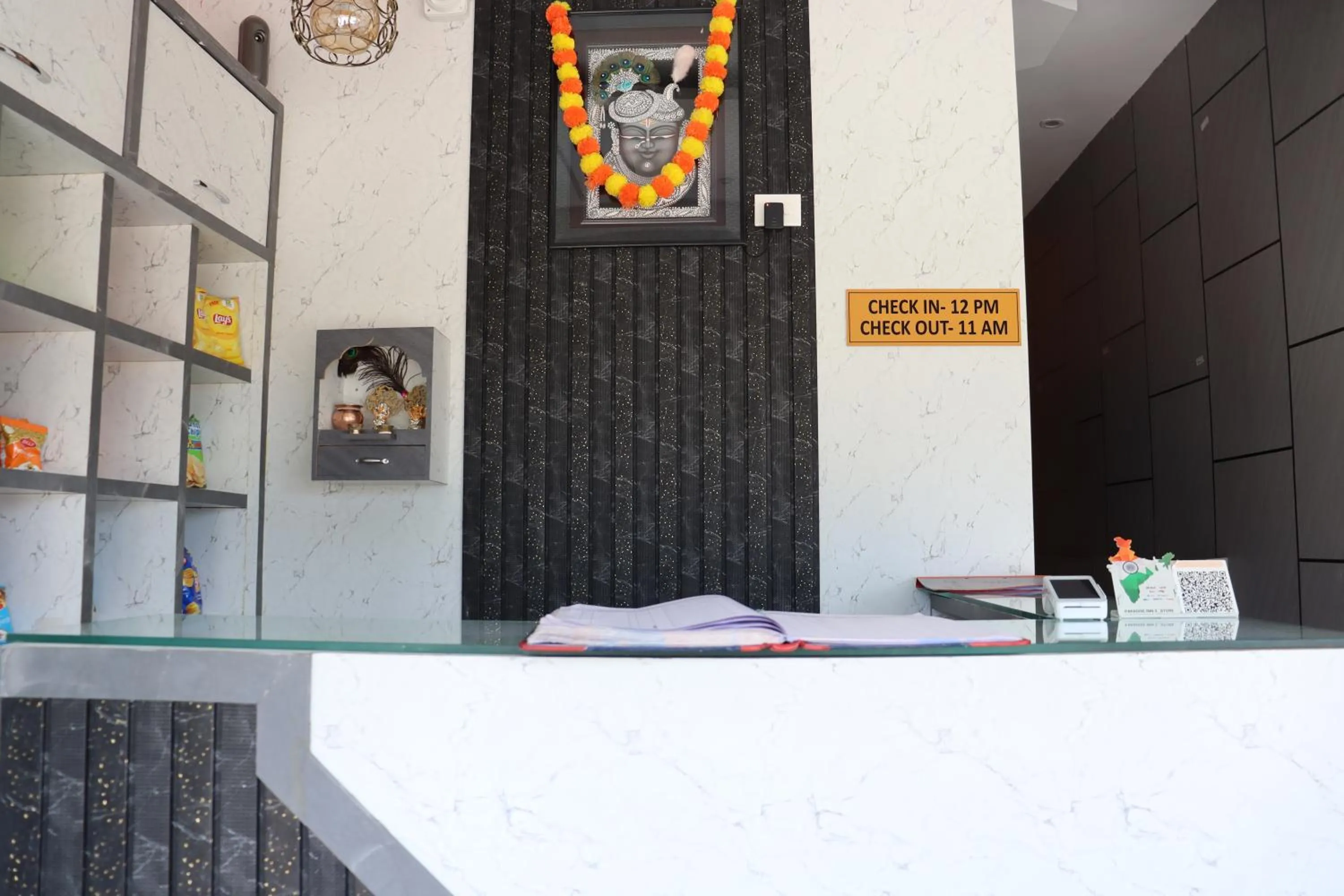 Lobby or reception in Paradise Inn