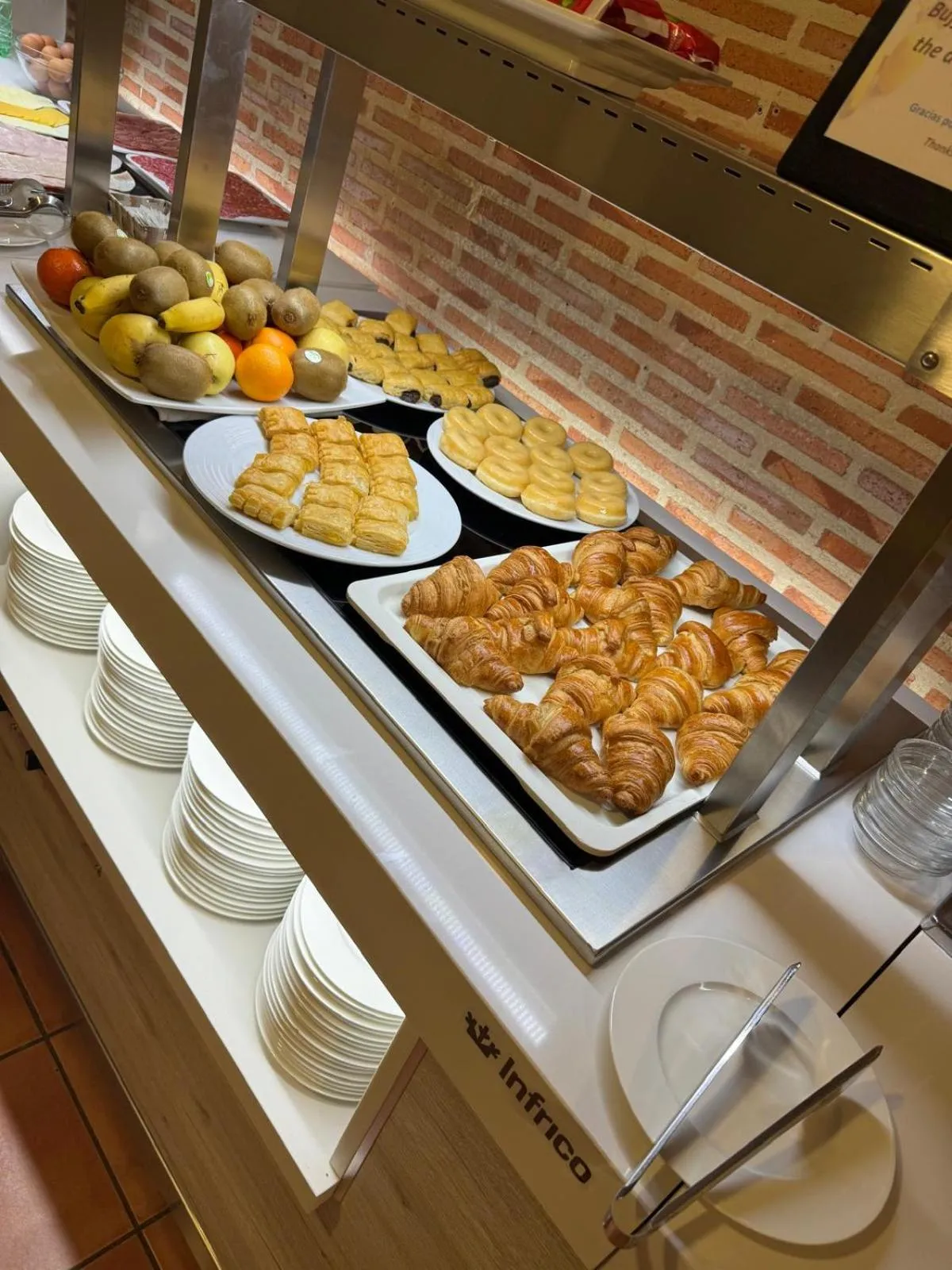 Buffet breakfast in Hotel Corregidor