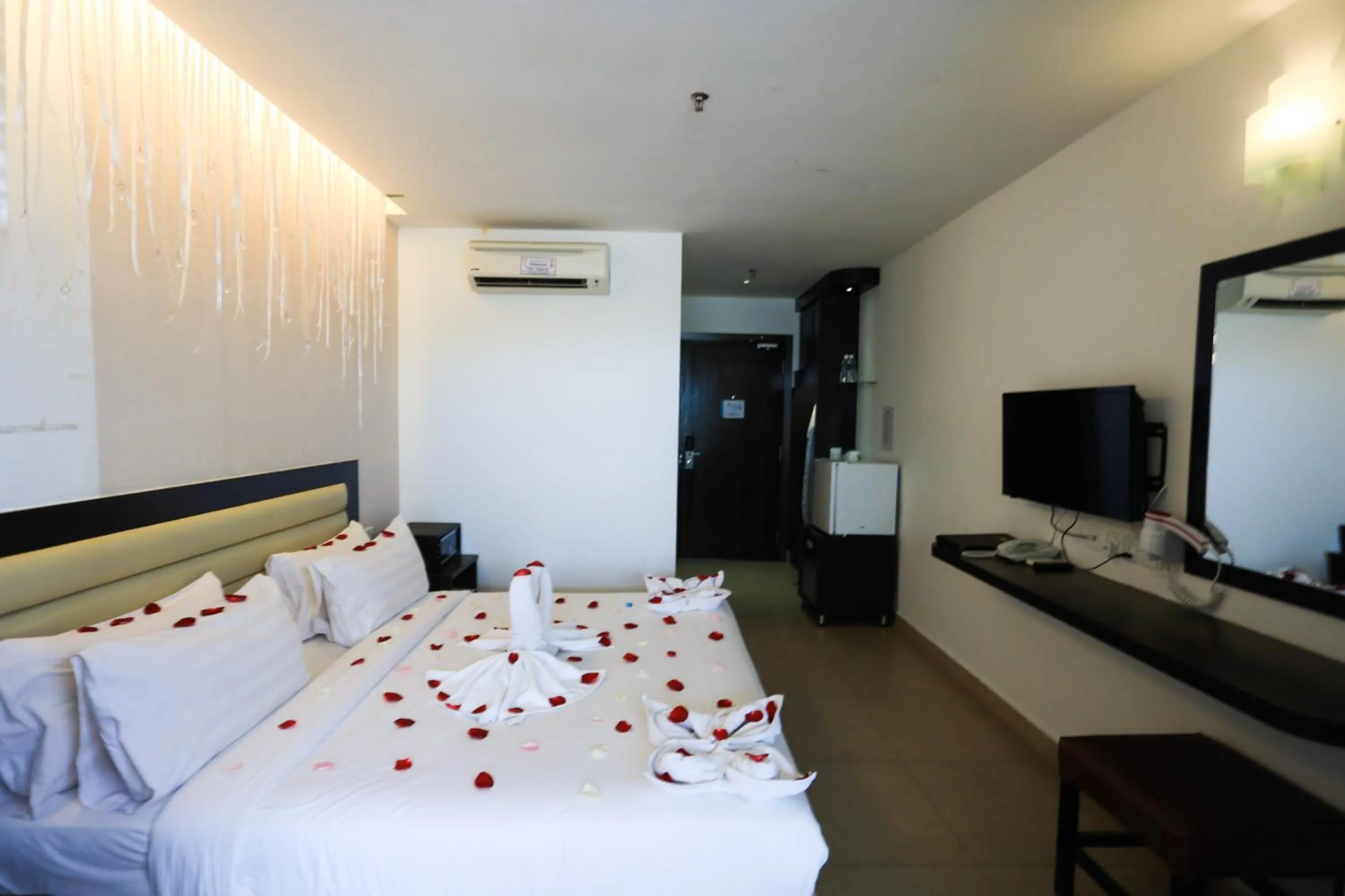 Bed in Paradise Spa Hotel