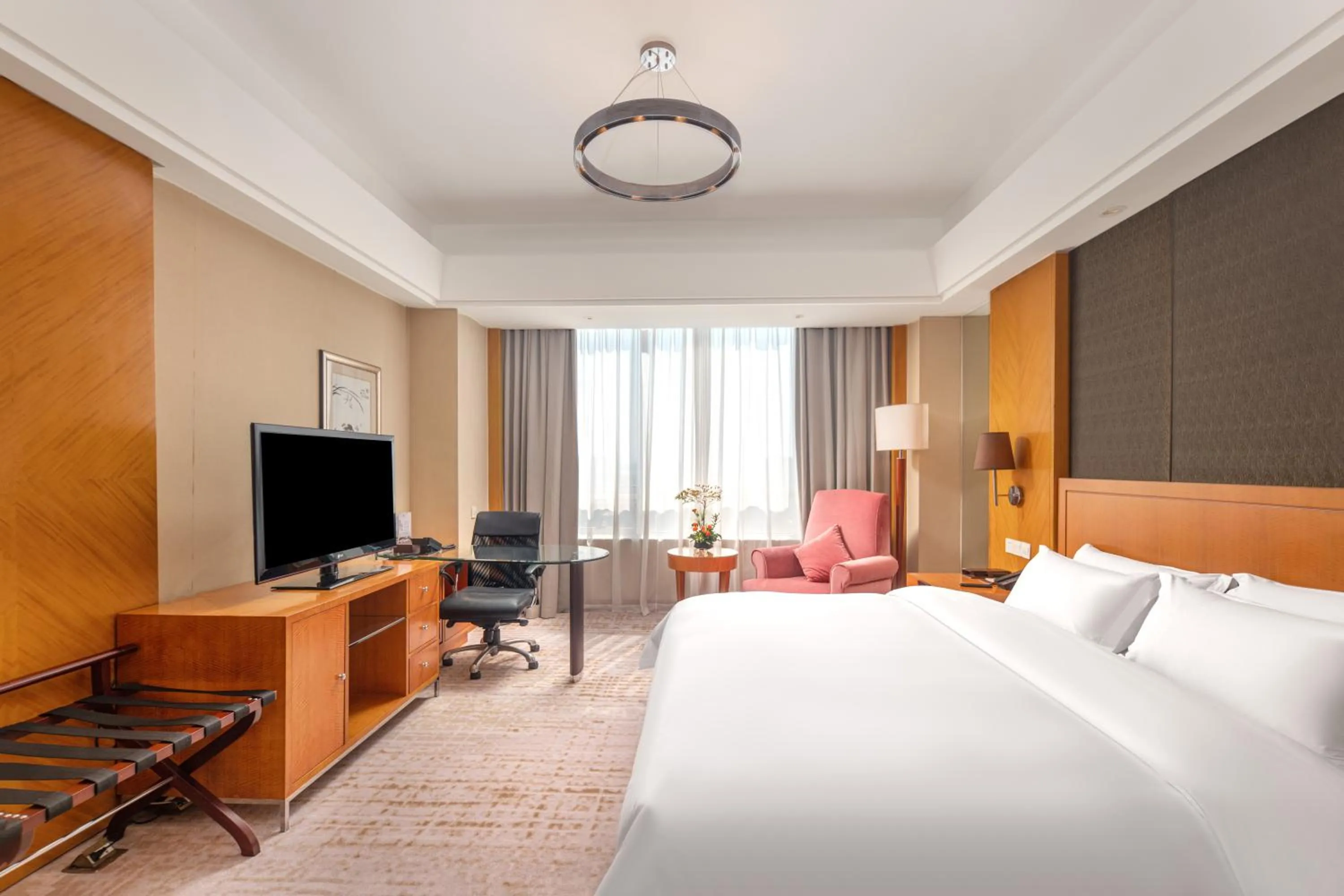 Photo of the whole room, Bed in Plaza Hotel Yuyao