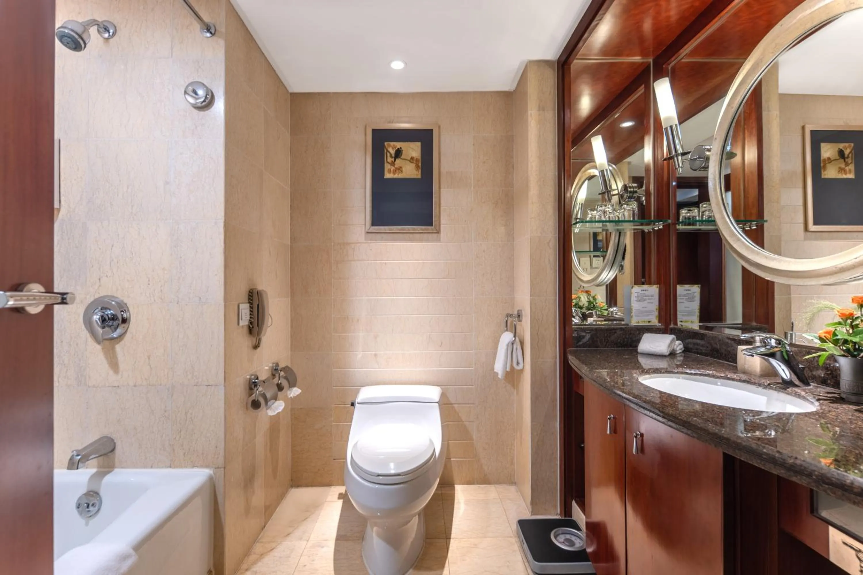 Toilet in Plaza Hotel Yuyao