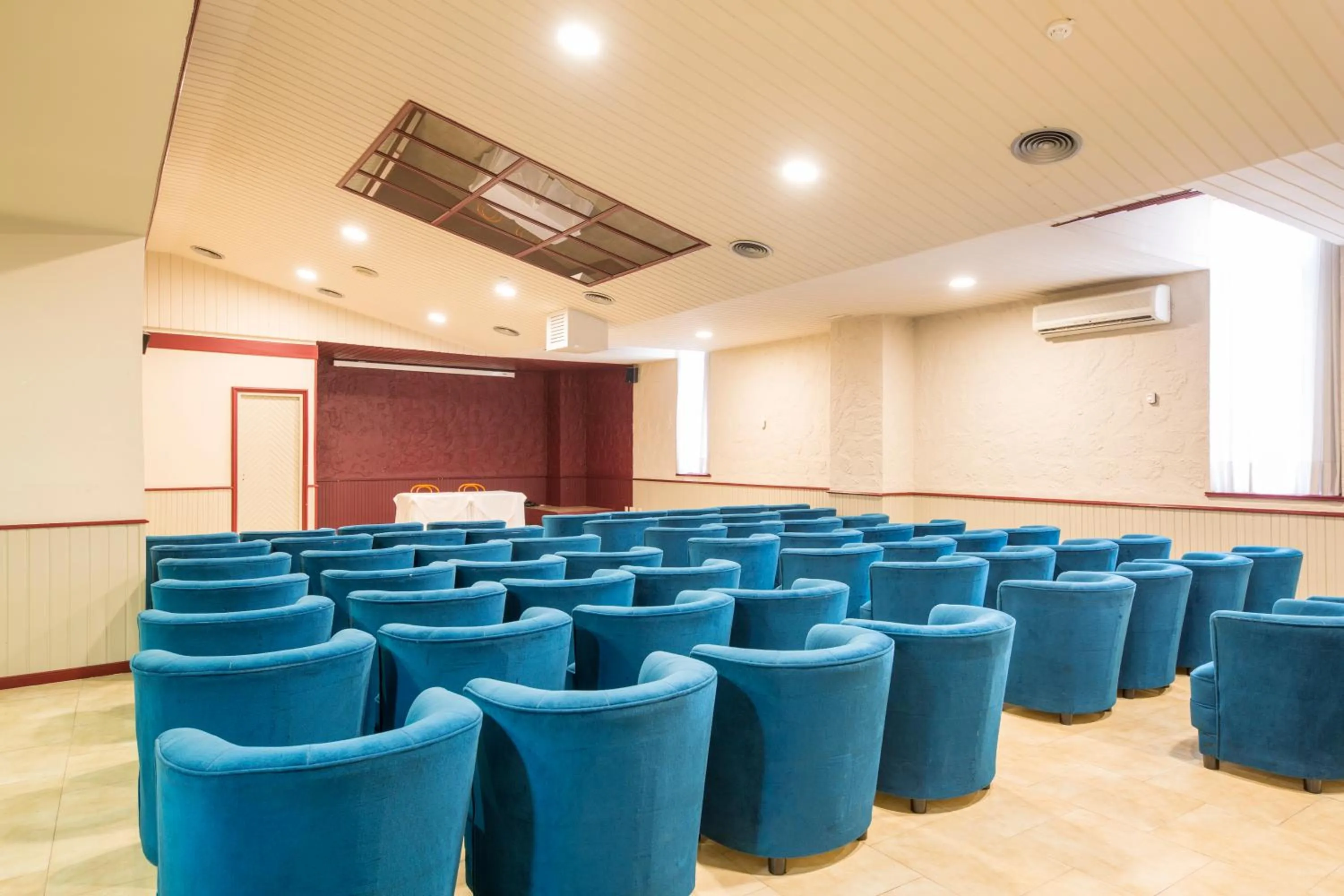 Business facilities in Las Palmeras Affiliated by FERGUS