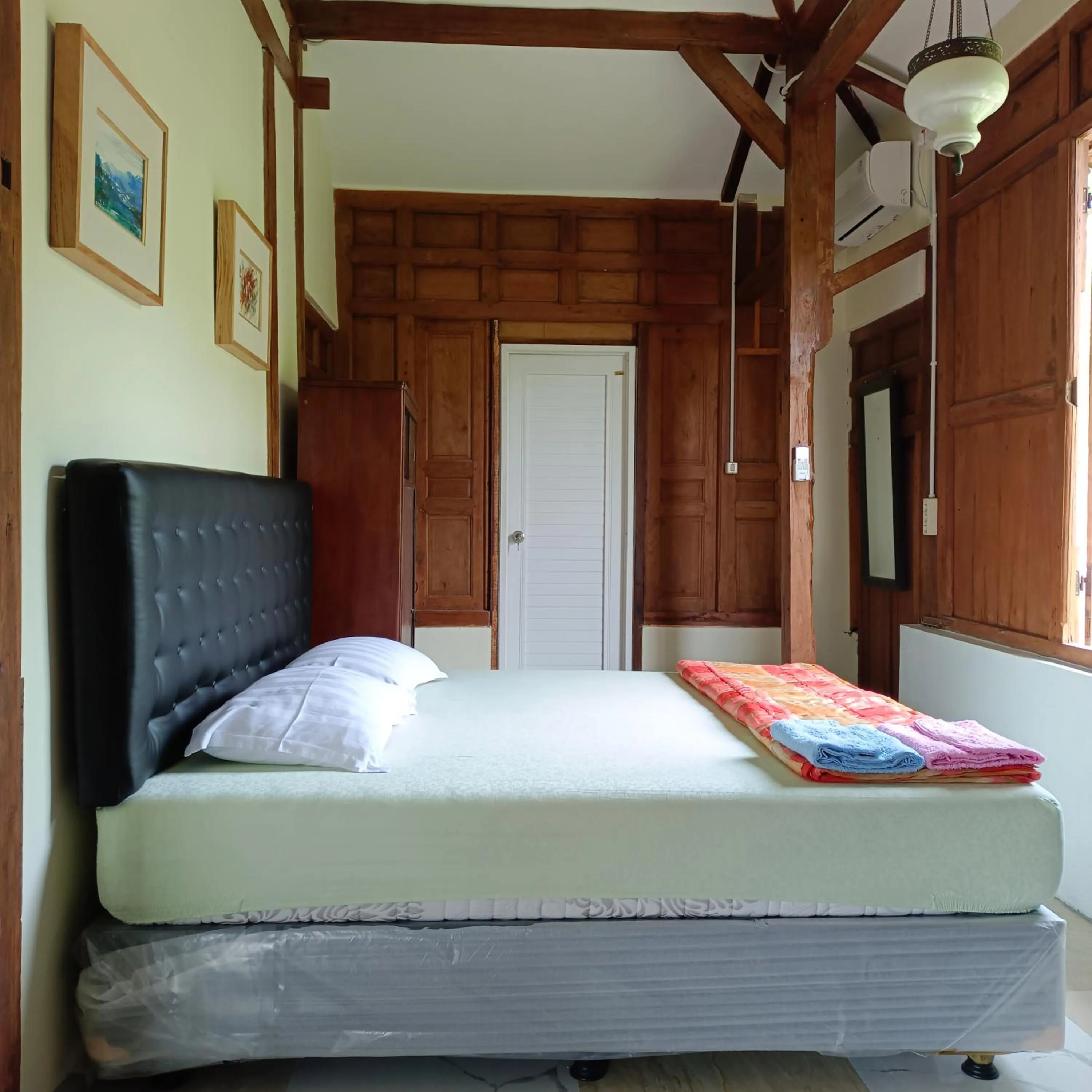Bedroom, Bed in Omah Singo Stay & Resto Yogyakarta