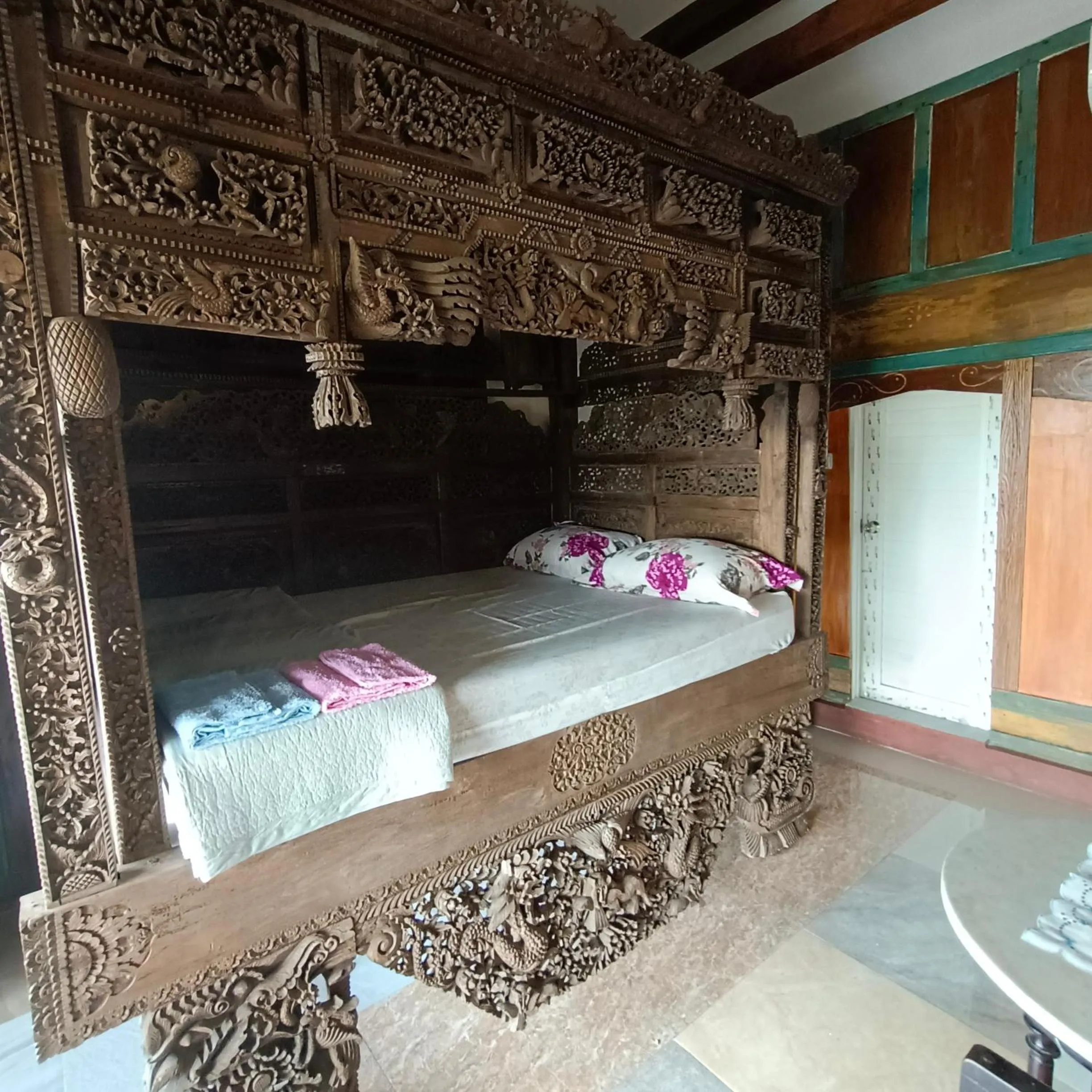 Bed in Omah Singo Stay & Resto Yogyakarta
