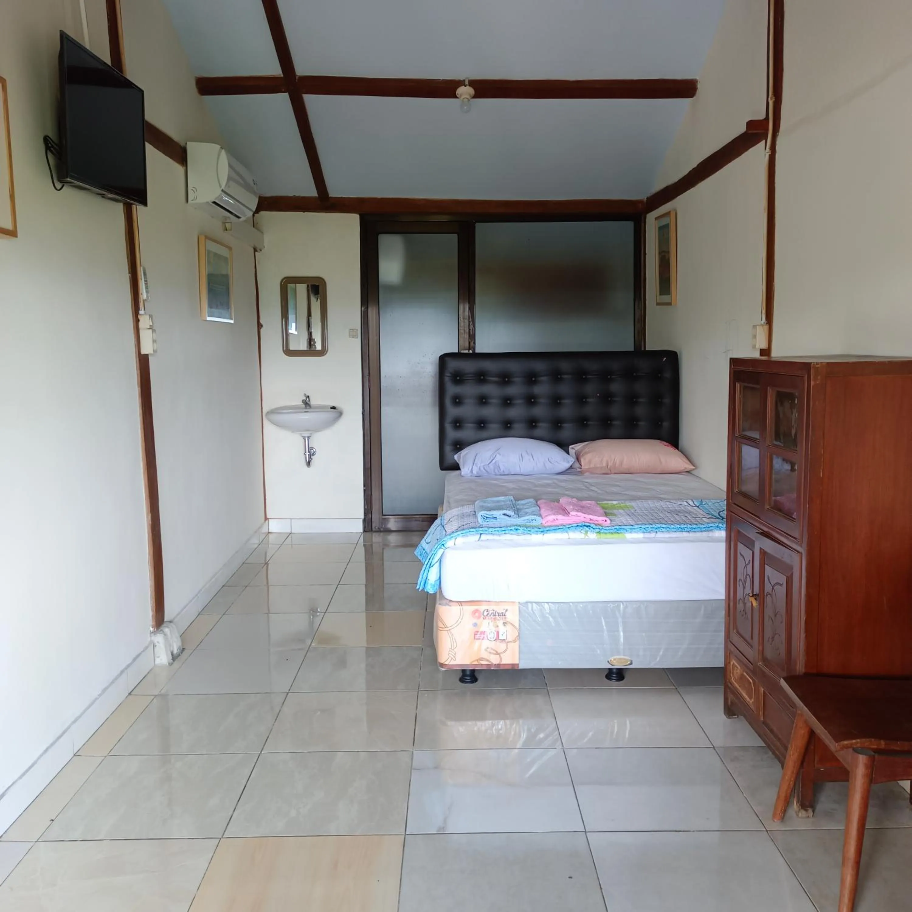 Bed in Omah Singo Stay & Resto Yogyakarta