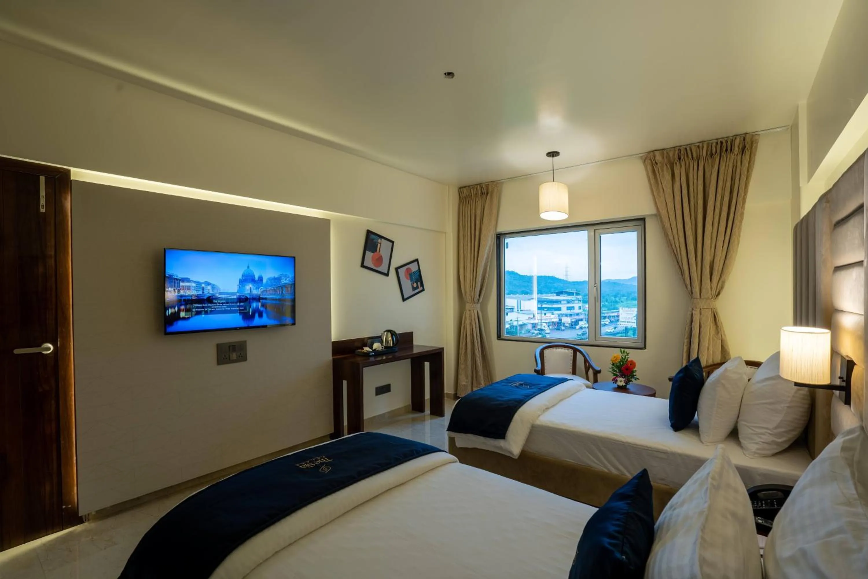 Bed in Mastiff Grand The Sia Palace Suites & Banquets, Khopoli, Near Imagica