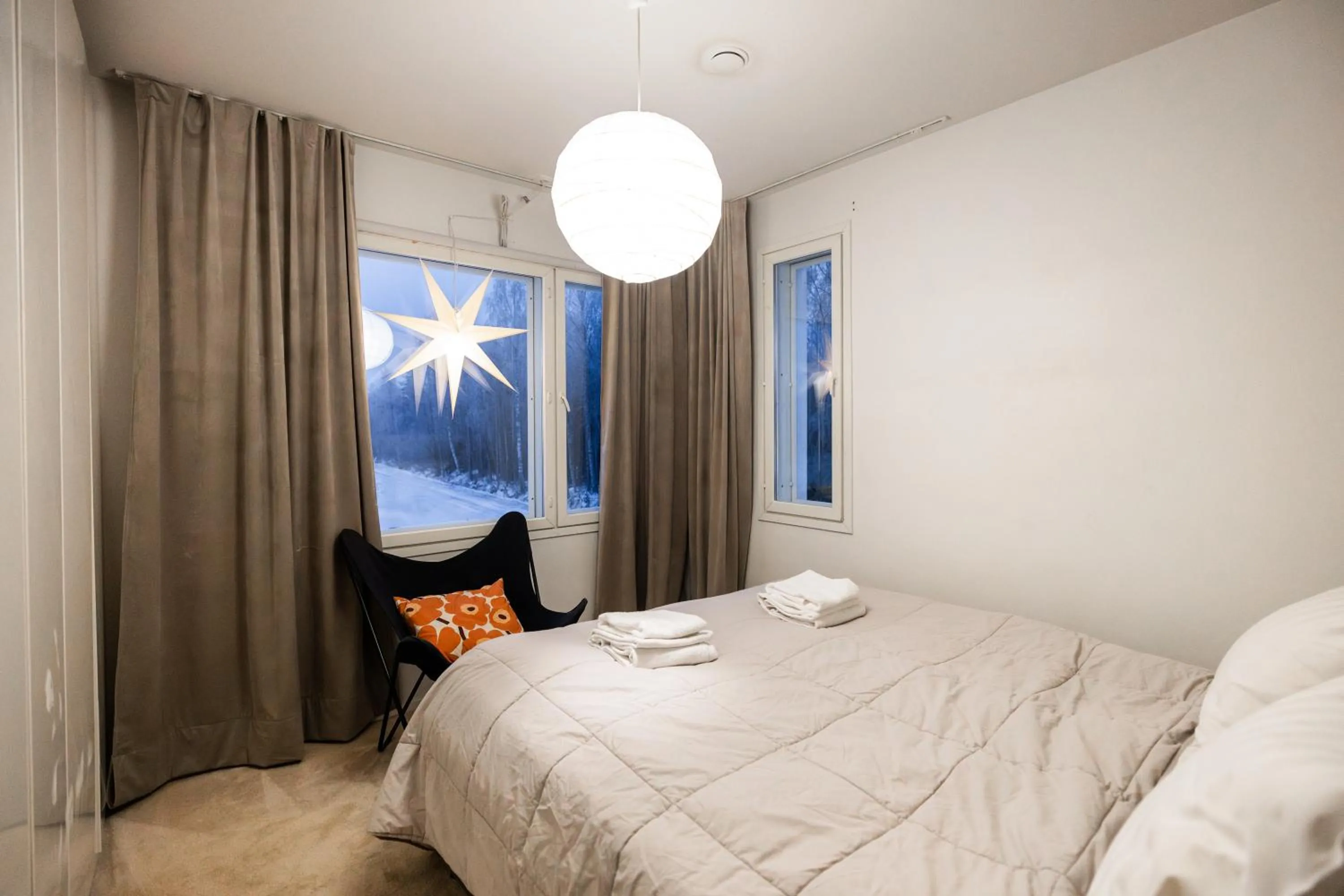 Bed in Villa Nightsky -private location, sauna and jacuzzi