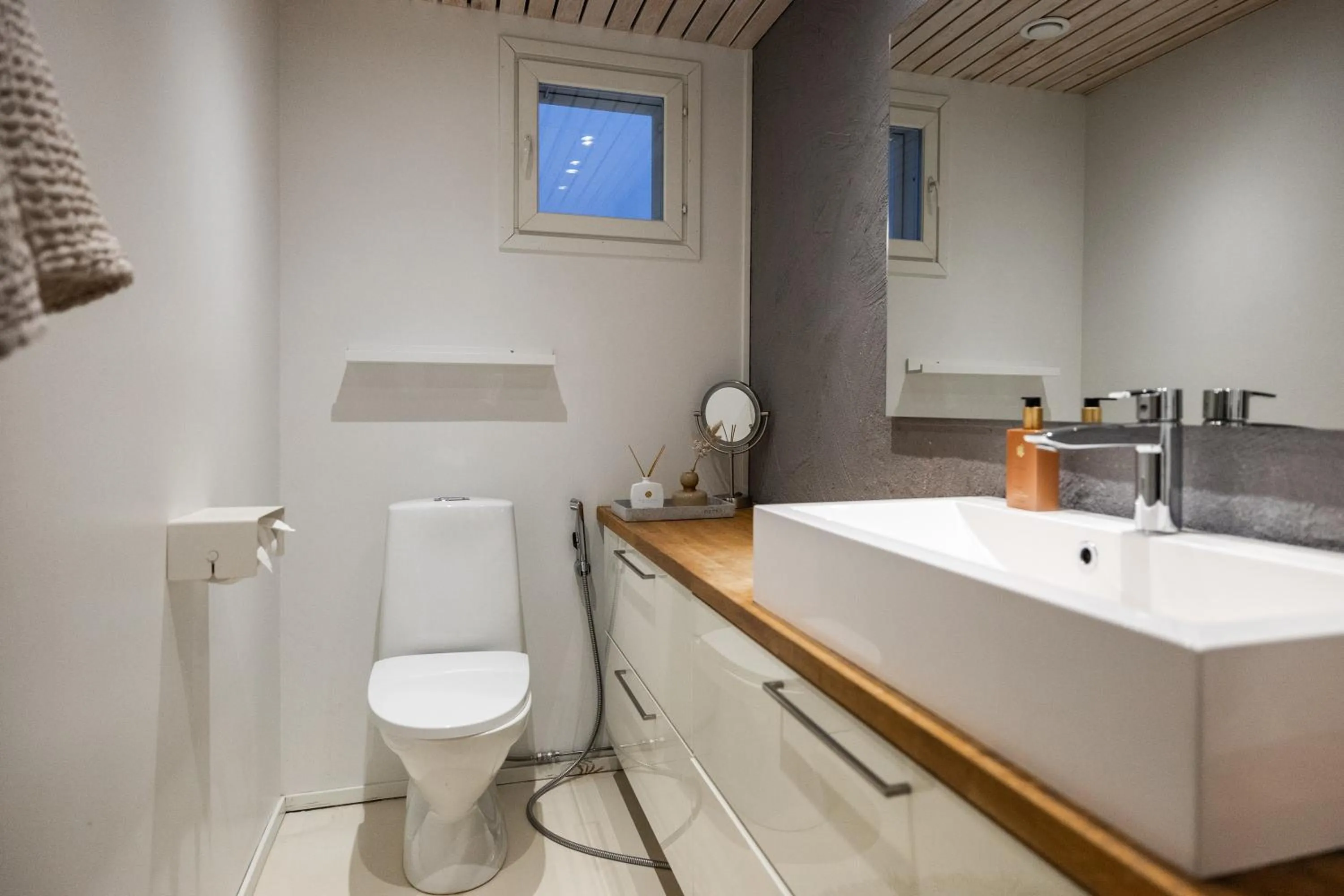 Villa Nightsky -private location, sauna and jacuzzi