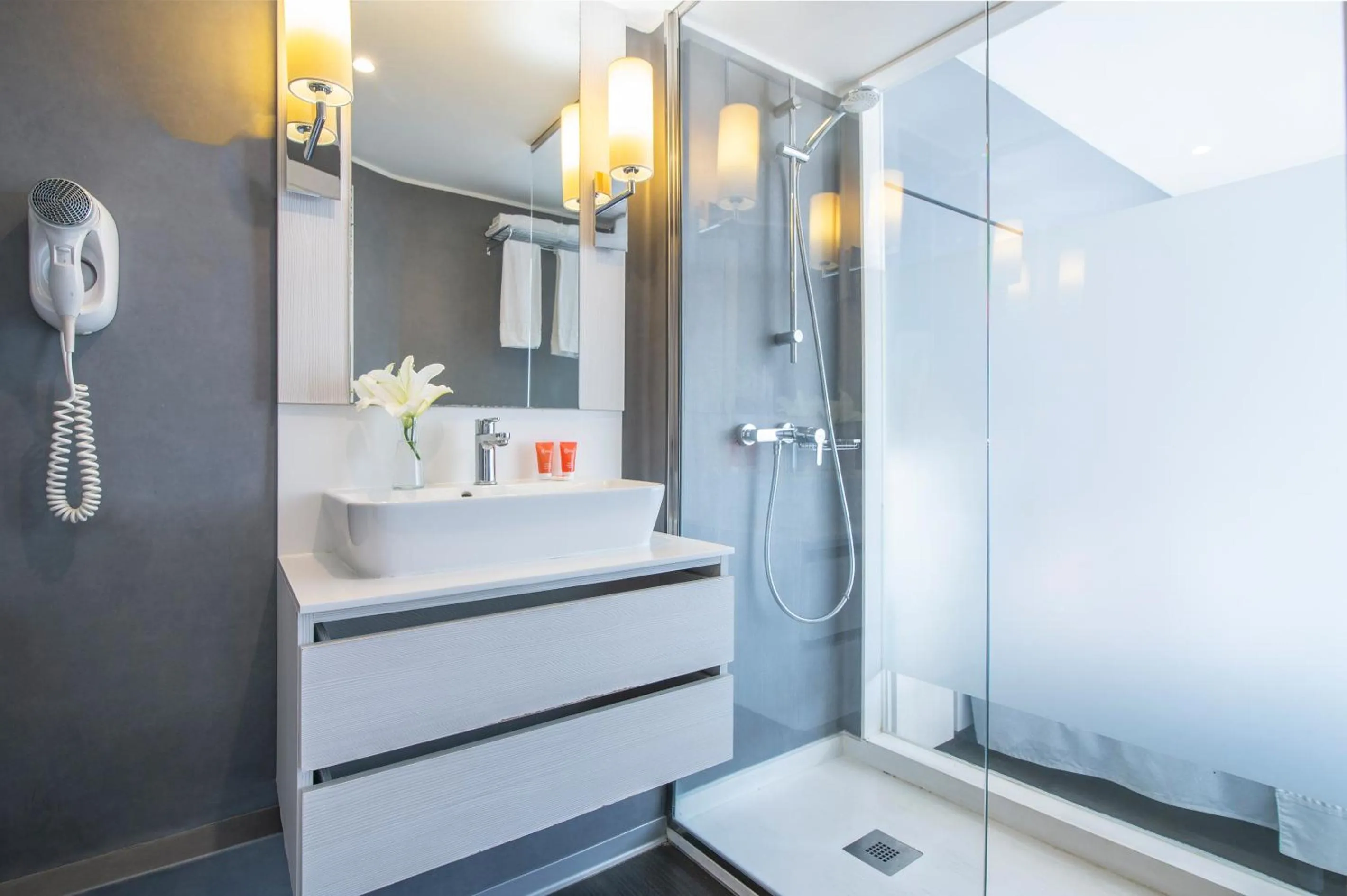 Bathroom in Hotel El Puerto by Pierre Vacances