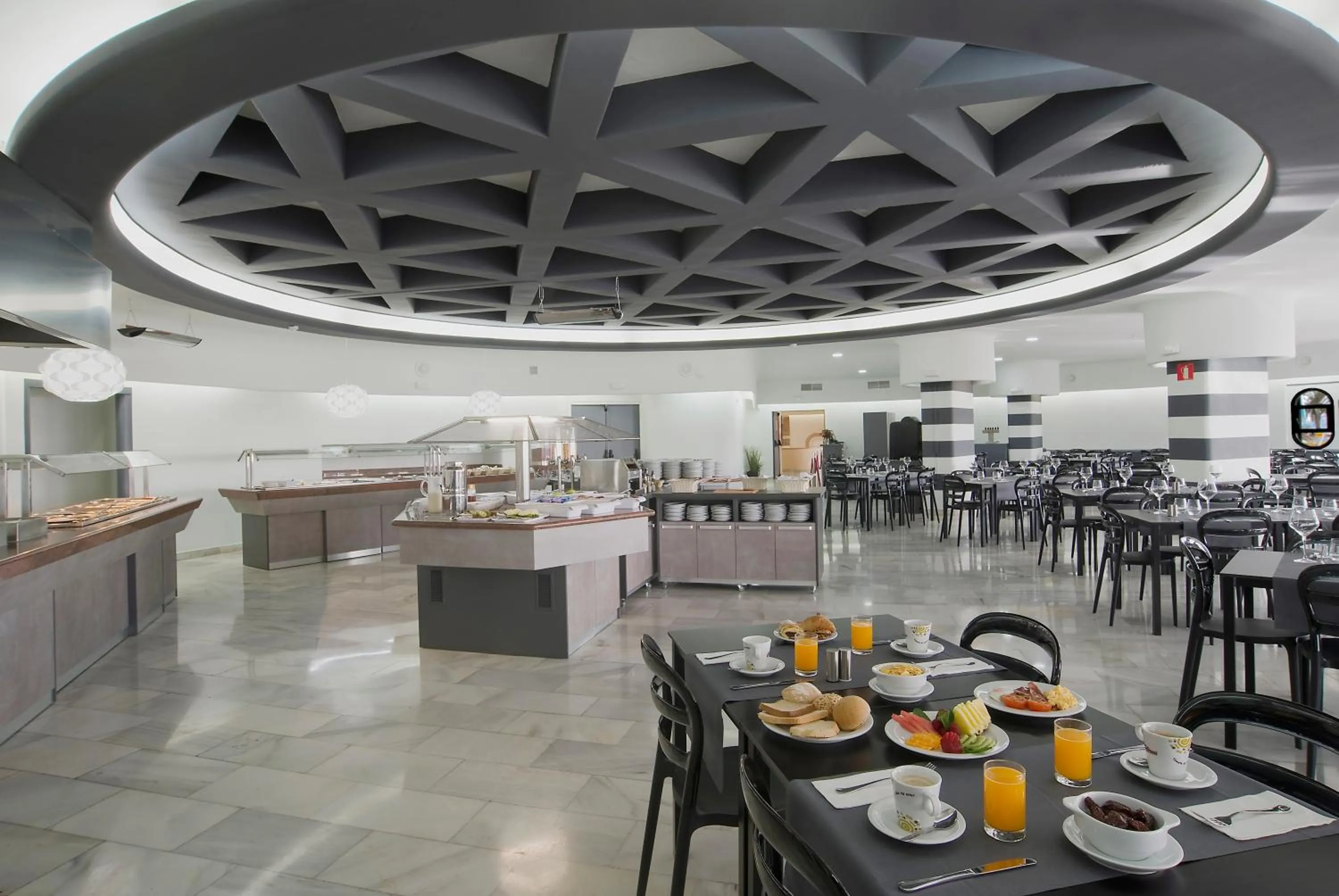 Restaurant/places to eat in Hotel El Puerto by Pierre Vacances