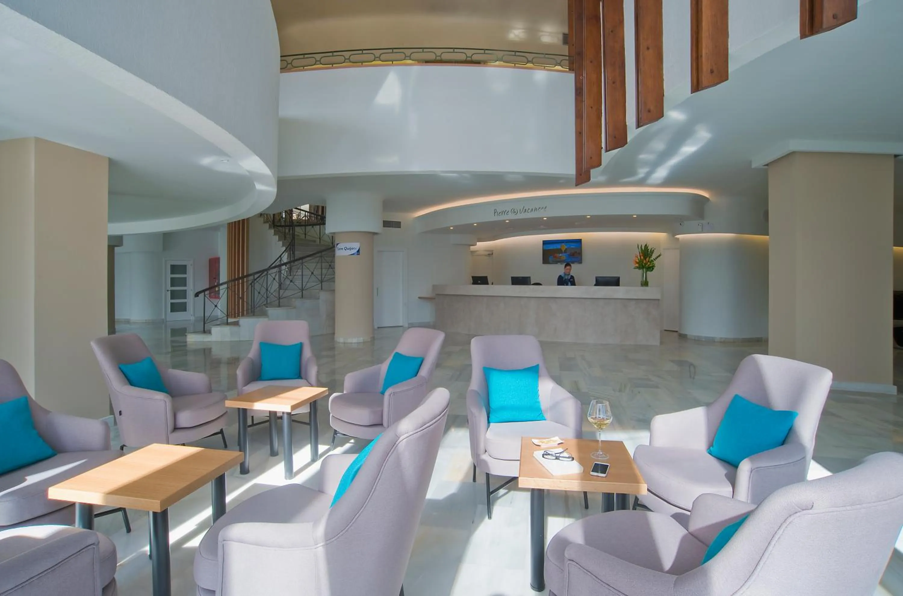 Lounge or bar in Hotel El Puerto by Pierre Vacances