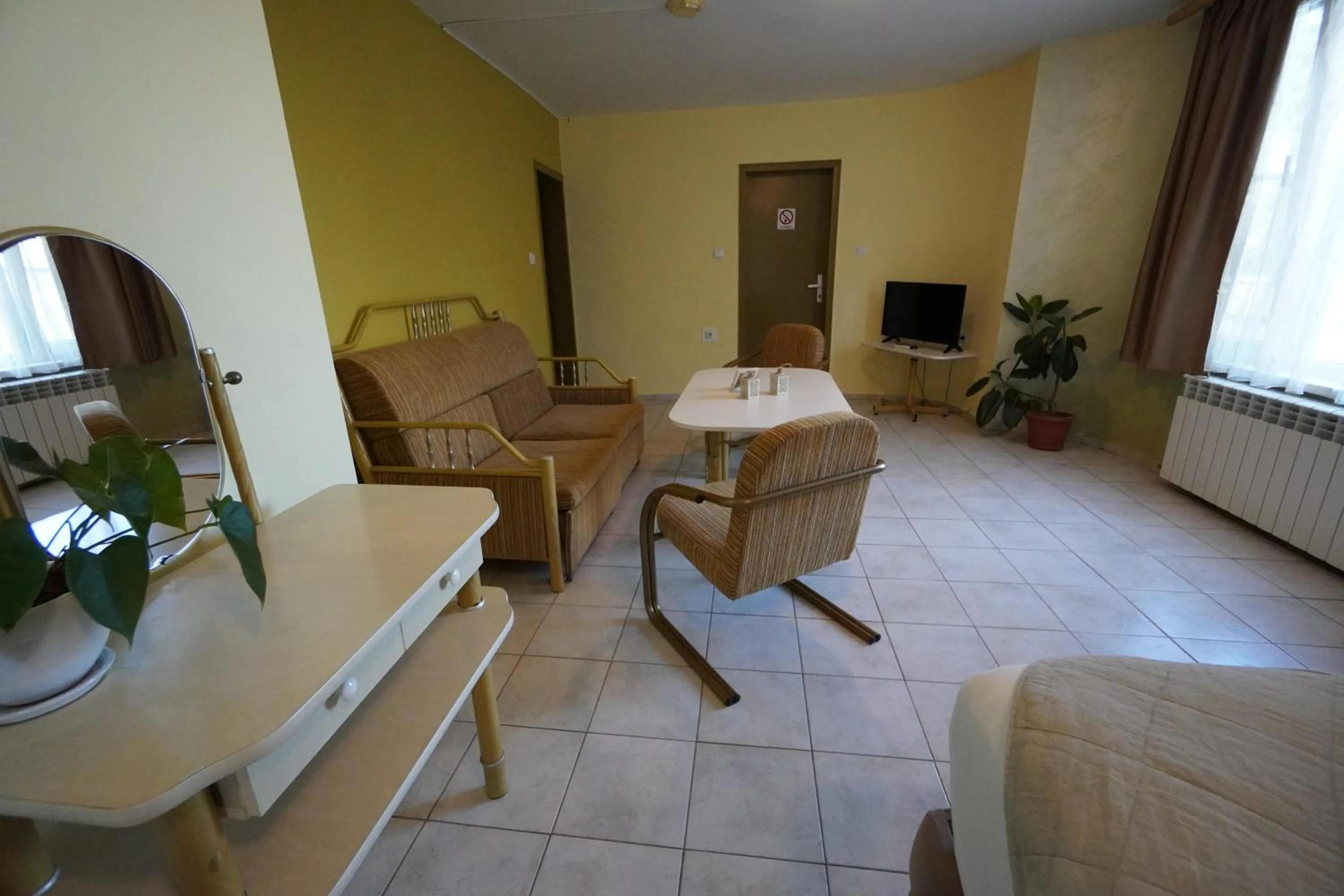 Photo of the whole room in Jeweller Hotel