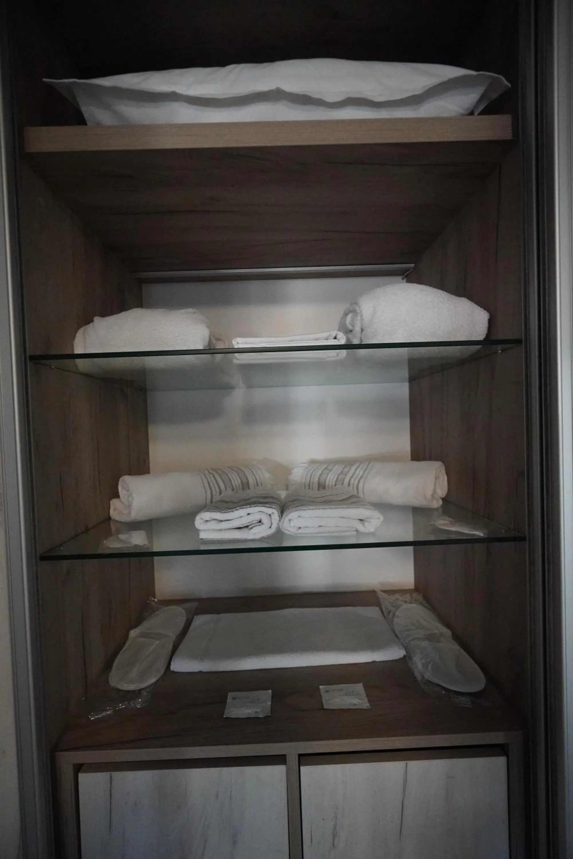 wardrobe in Jeweller Hotel