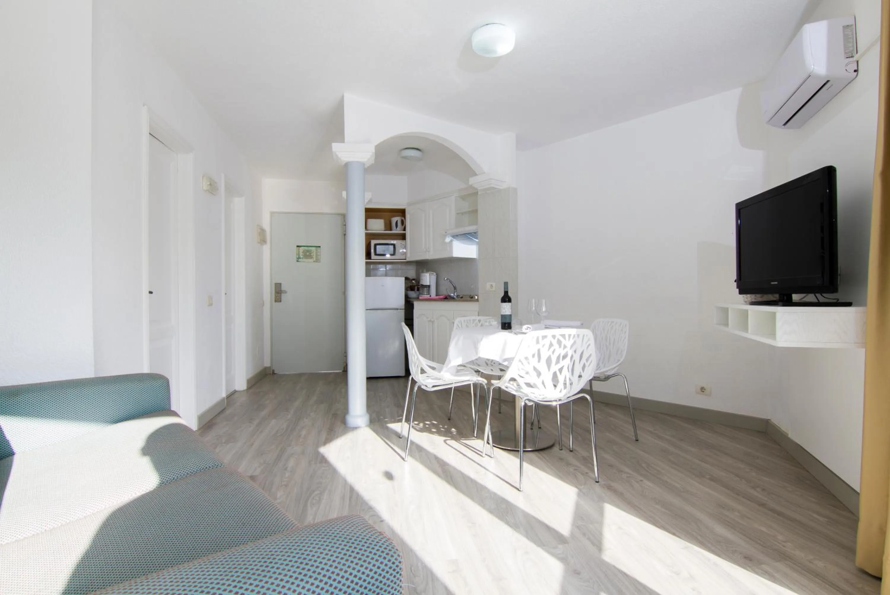 TV and multimedia in Checkin Bungalows Atlántida