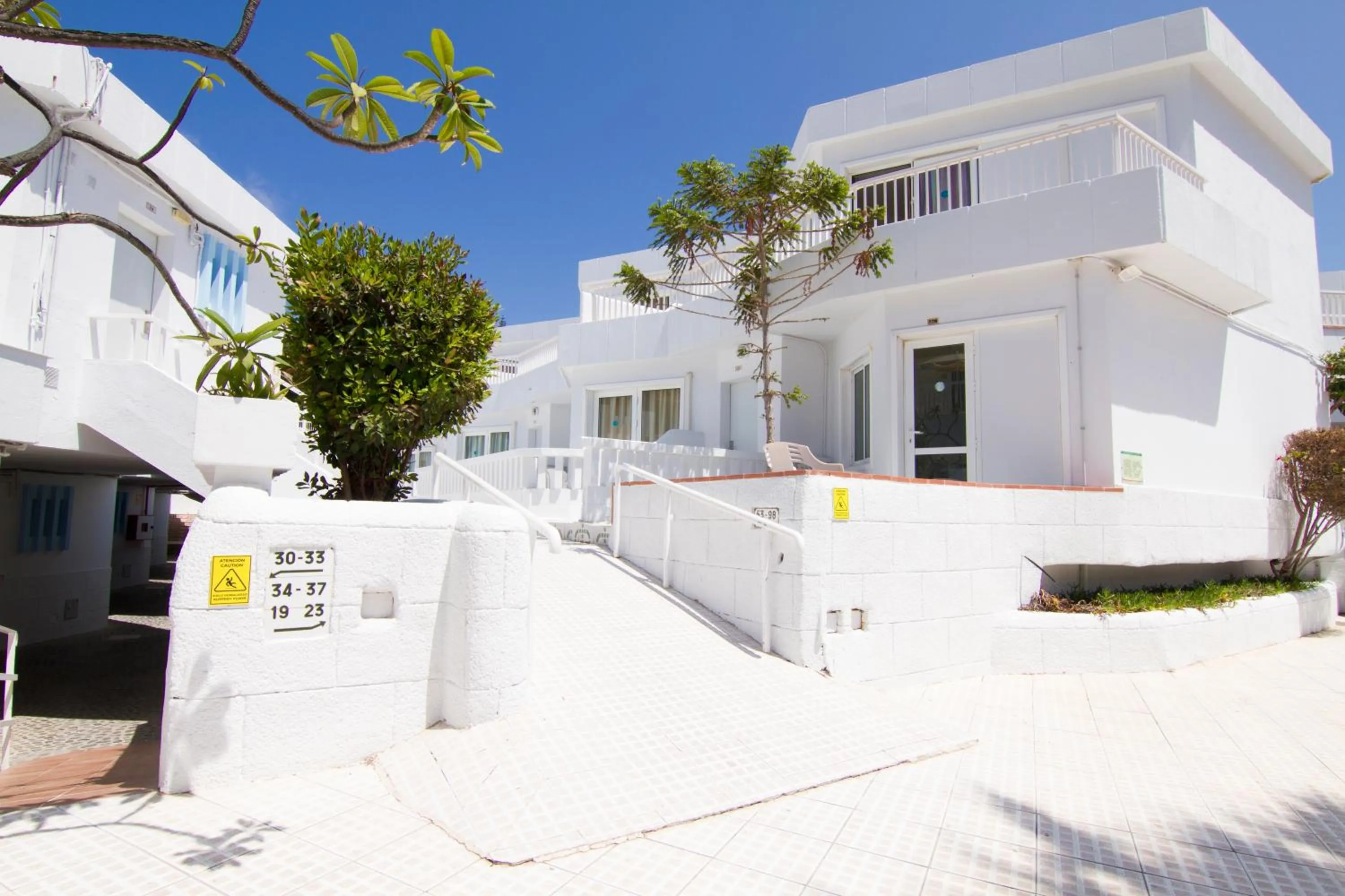Facade/entrance in Checkin Bungalows Atlántida