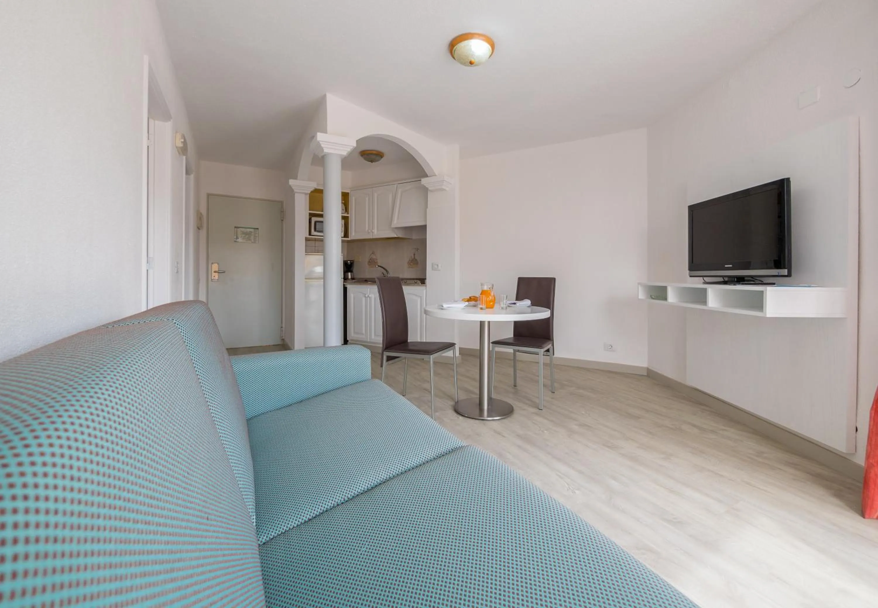 TV and multimedia in Checkin Bungalows Atlántida