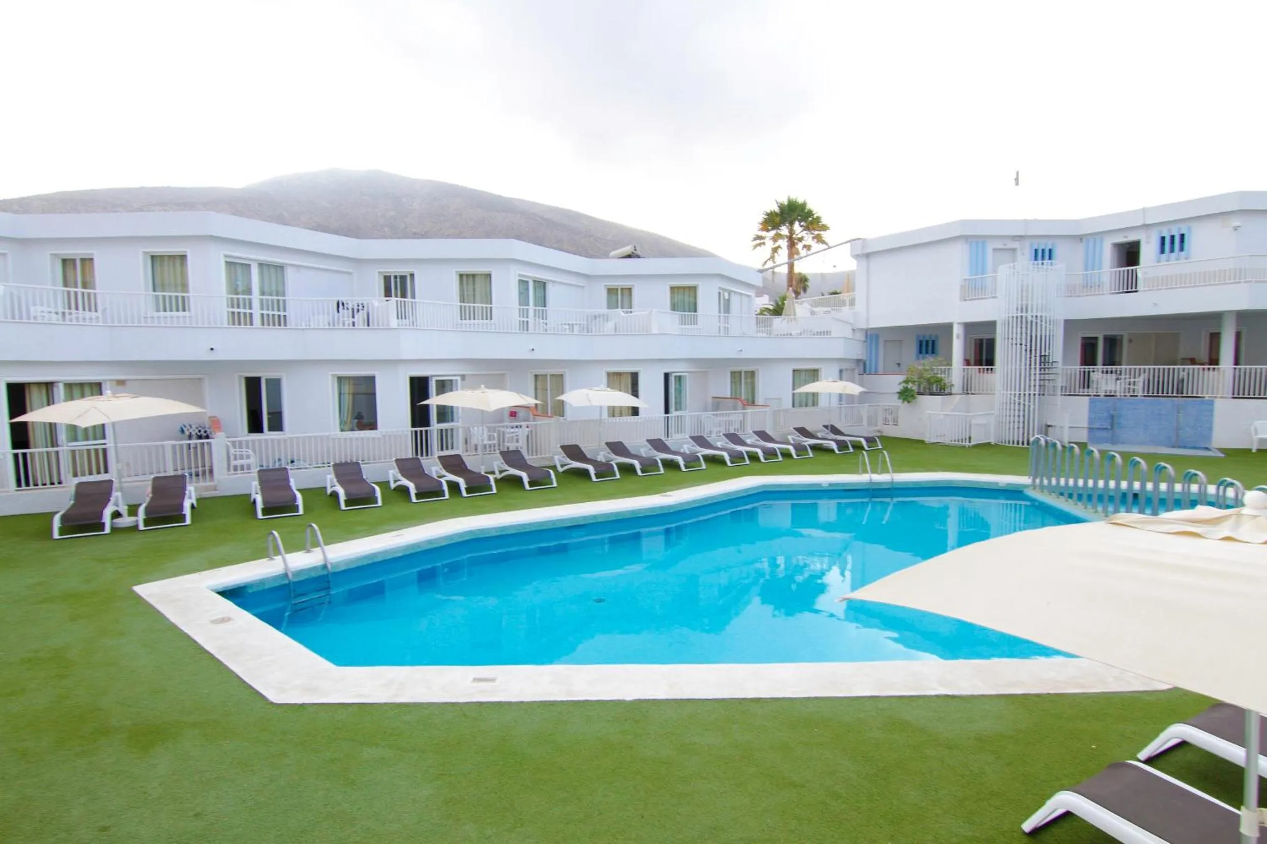 Swimming pool in Checkin Bungalows Atlántida