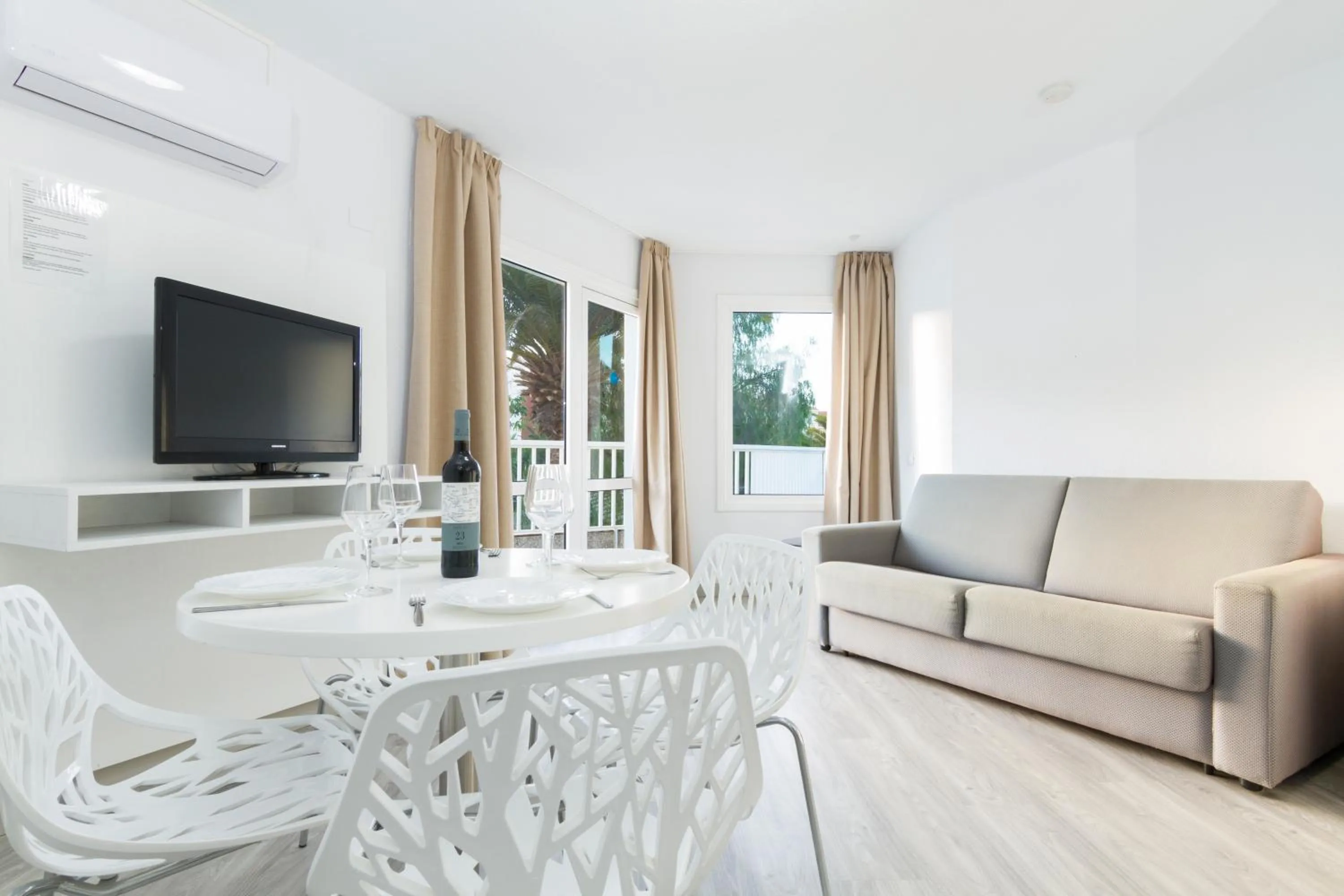 TV and multimedia in Checkin Bungalows Atlántida