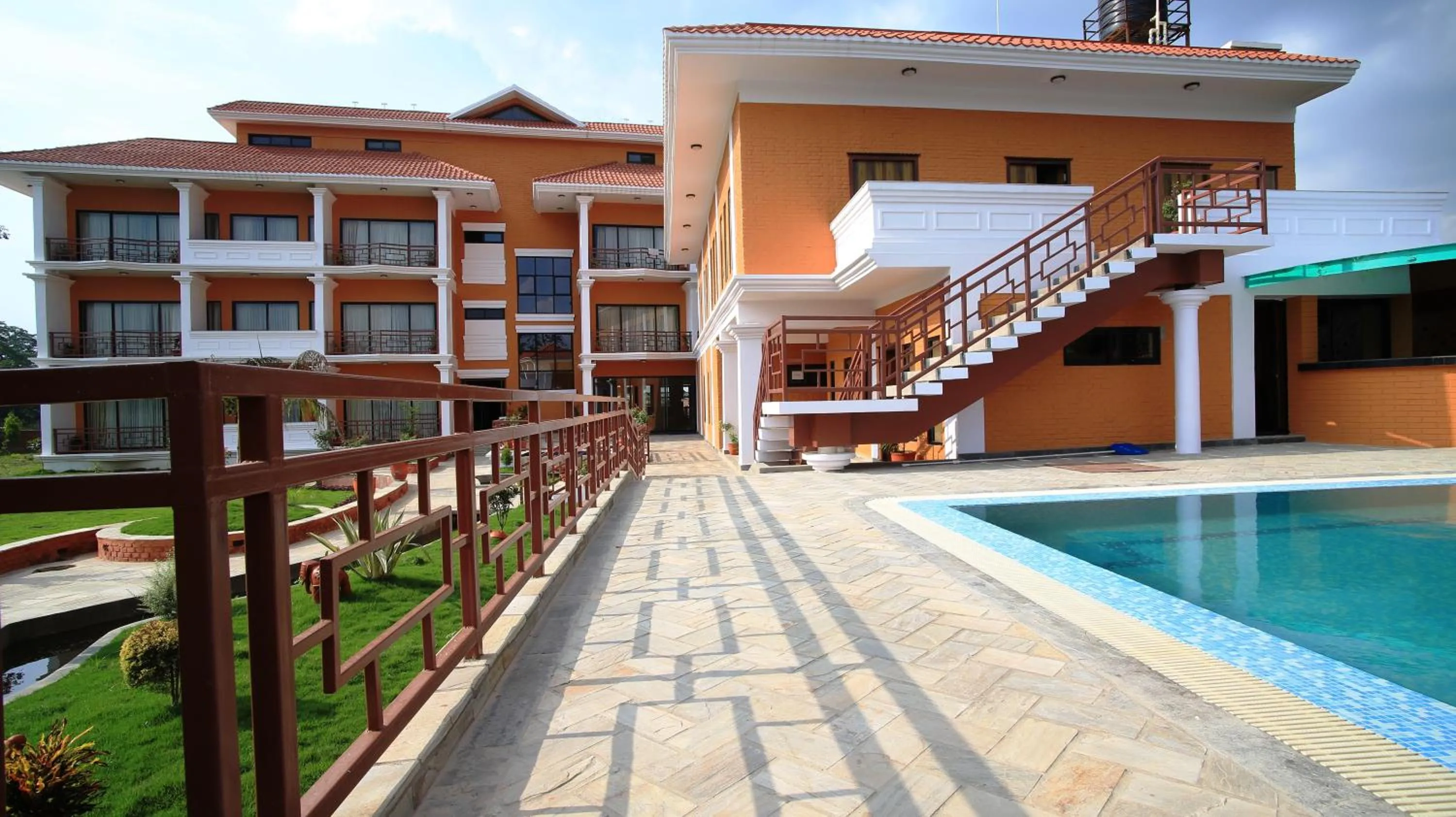 Facade/entrance in Landmark Forest Park