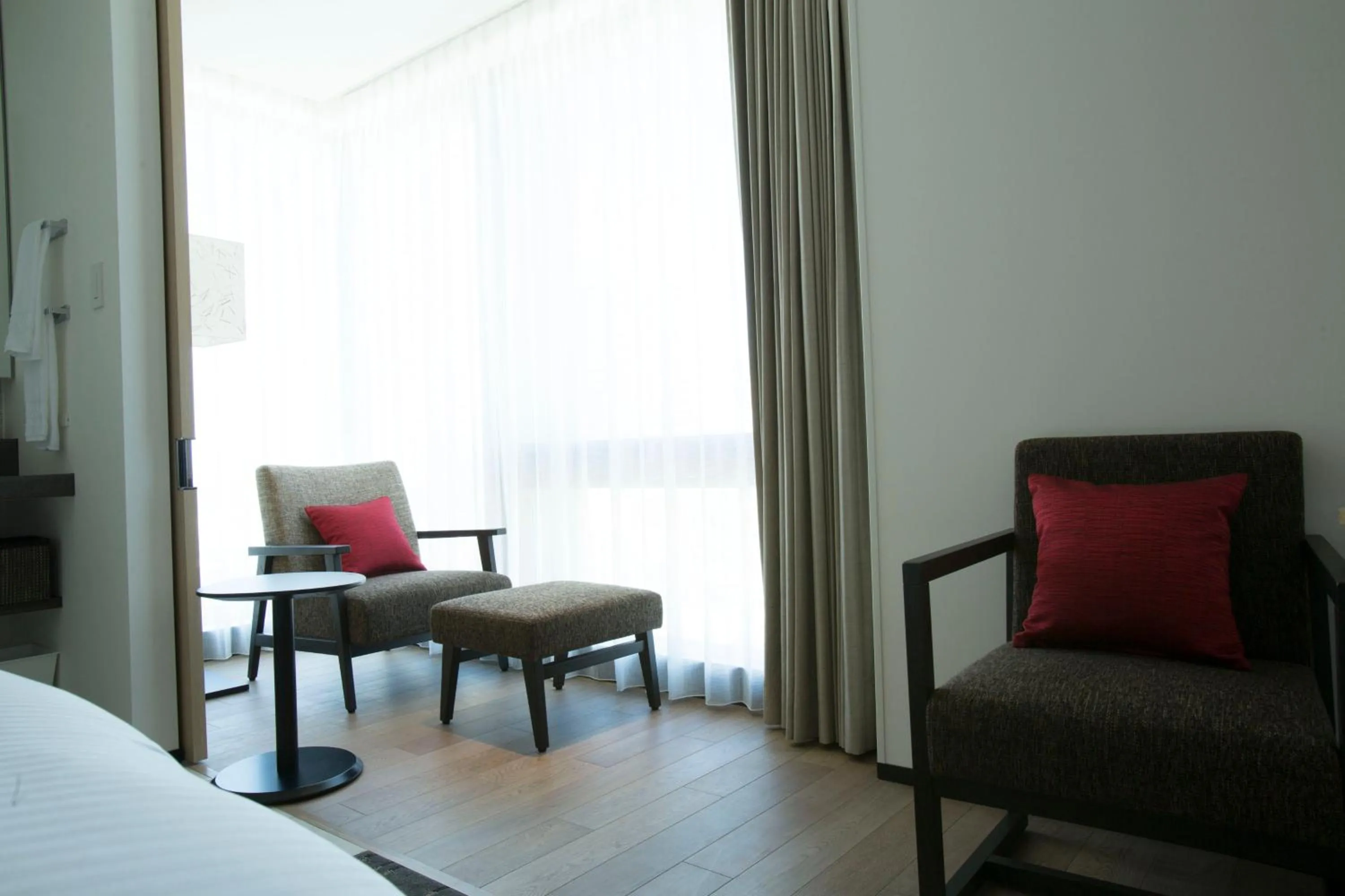 Seating area, Bed in JR Kyushu Hotel Blossom Shinjuku