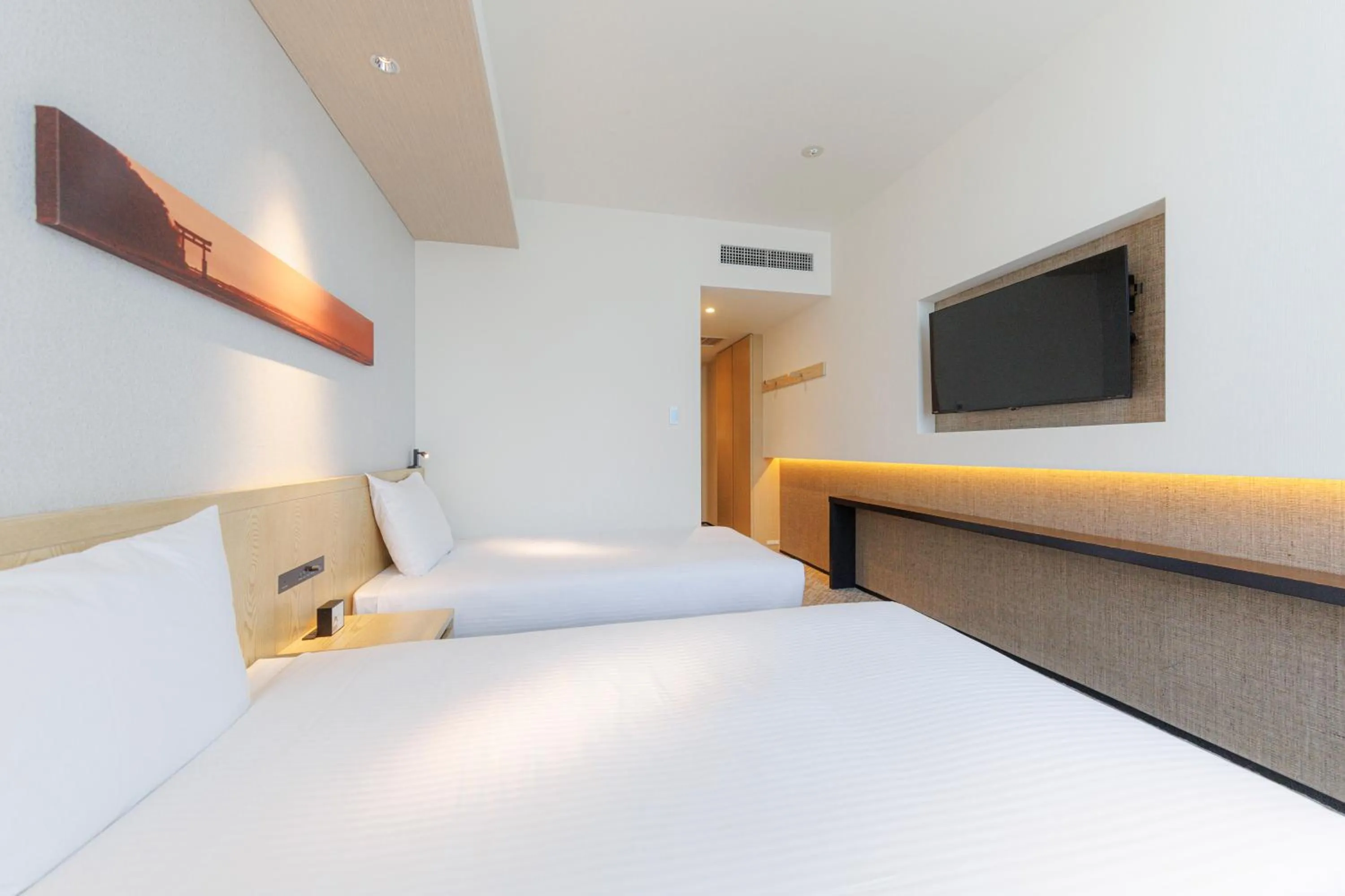 Photo of the whole room, Bed in JR Kyushu Hotel Blossom Shinjuku