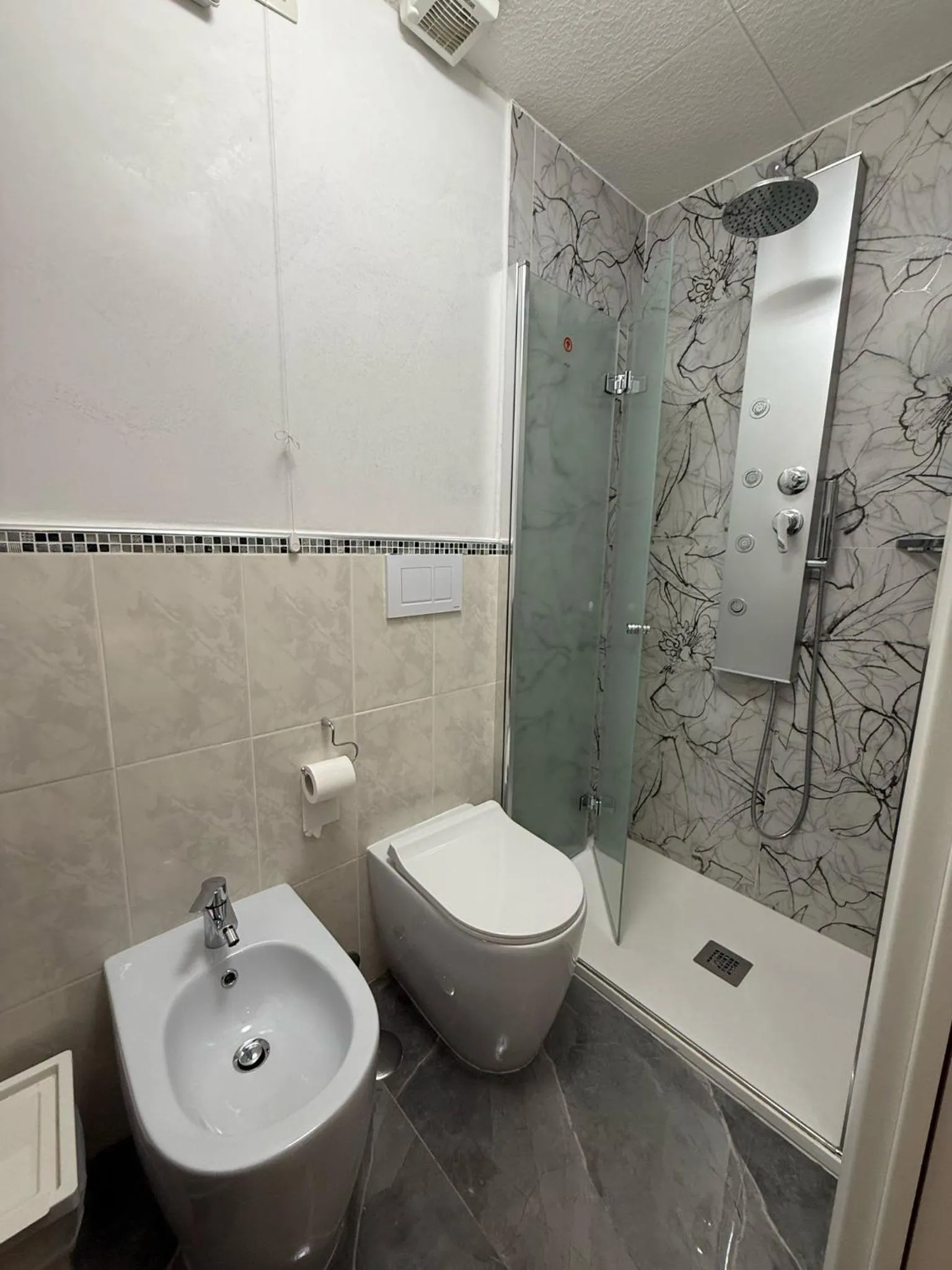 Shower in Domus Chiara al Colosseo