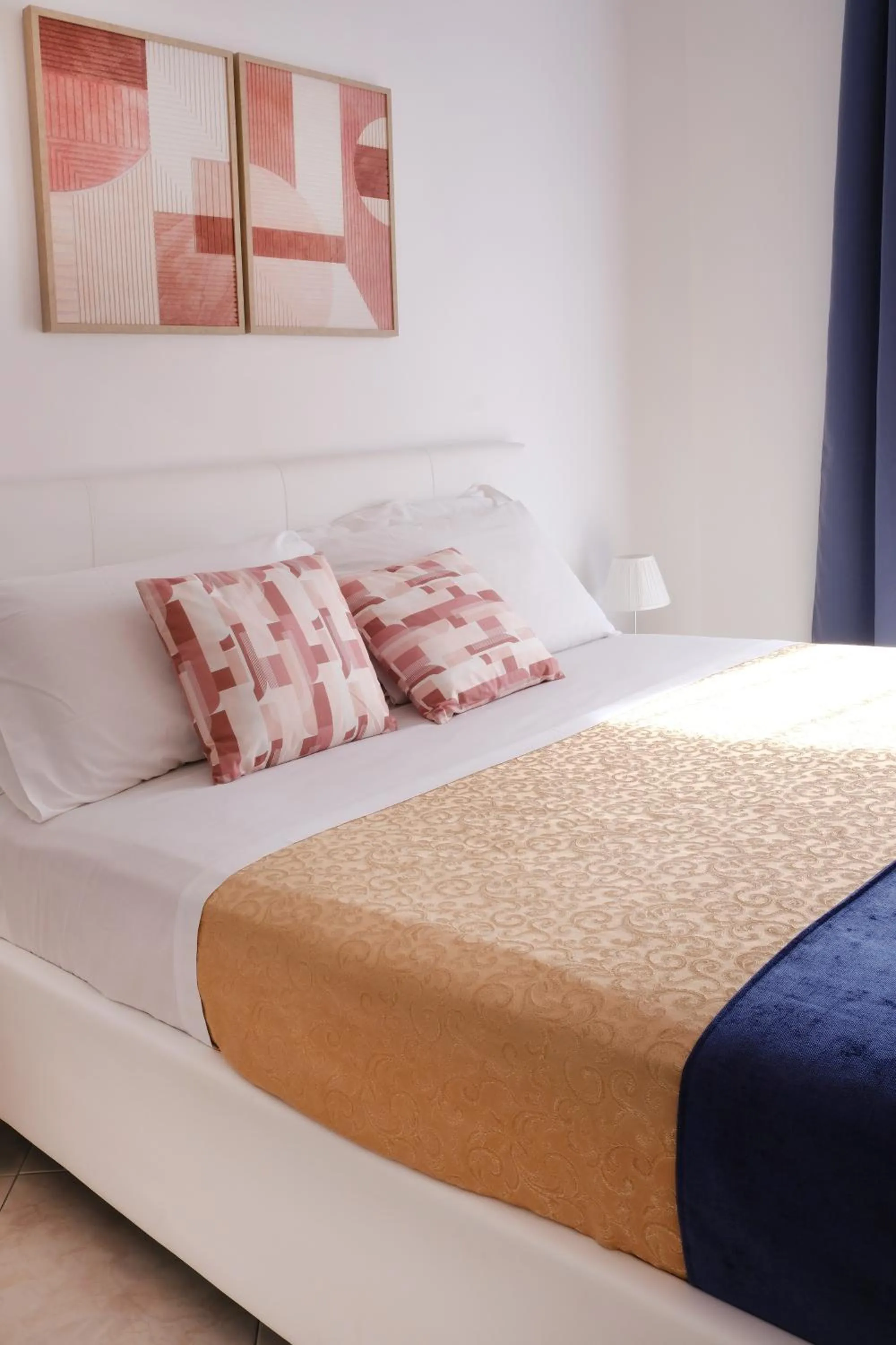 Bed in Domus Chiara al Colosseo