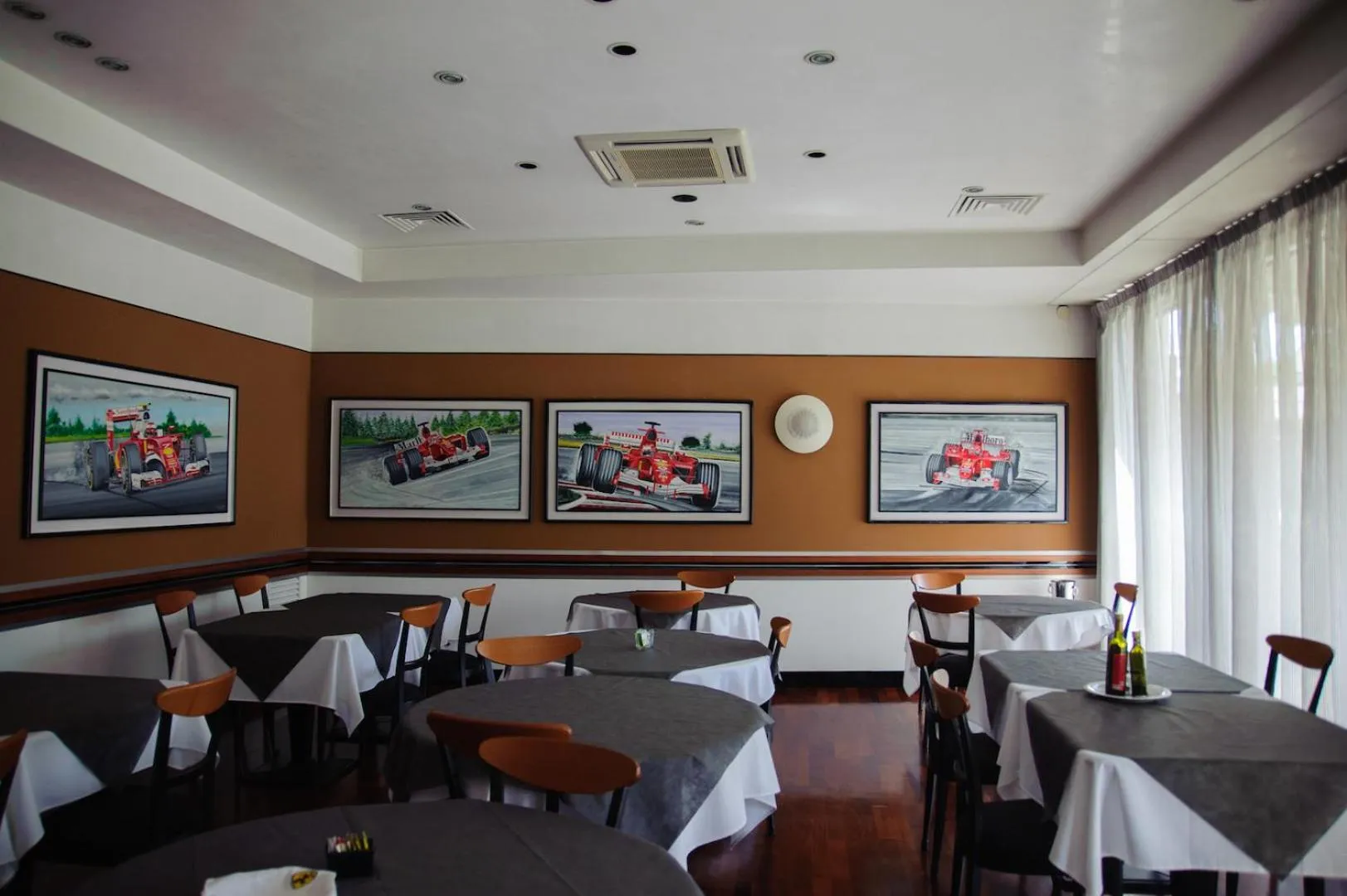 Restaurant/places to eat in Hotel Nautic B&B