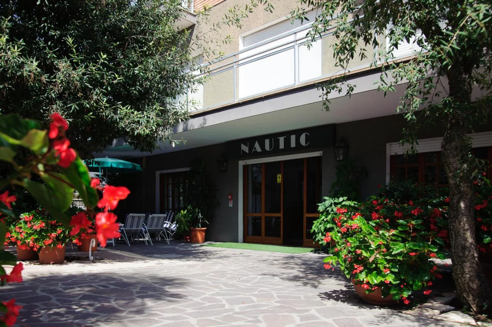 Facade/entrance in Hotel Nautic B&B