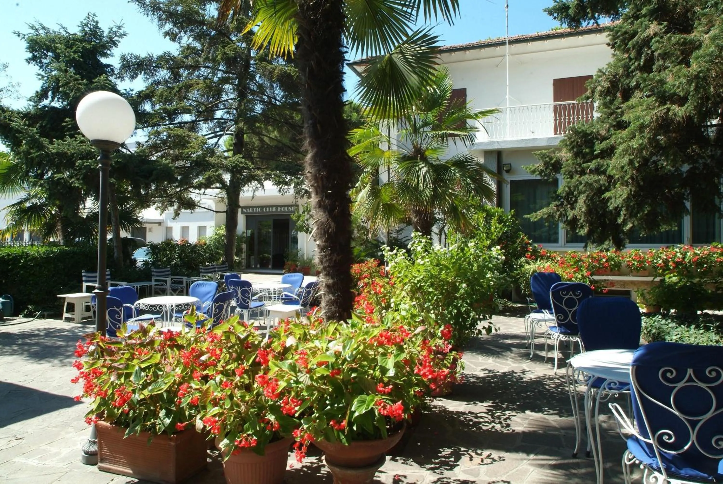 Garden view in Hotel Nautic B&B