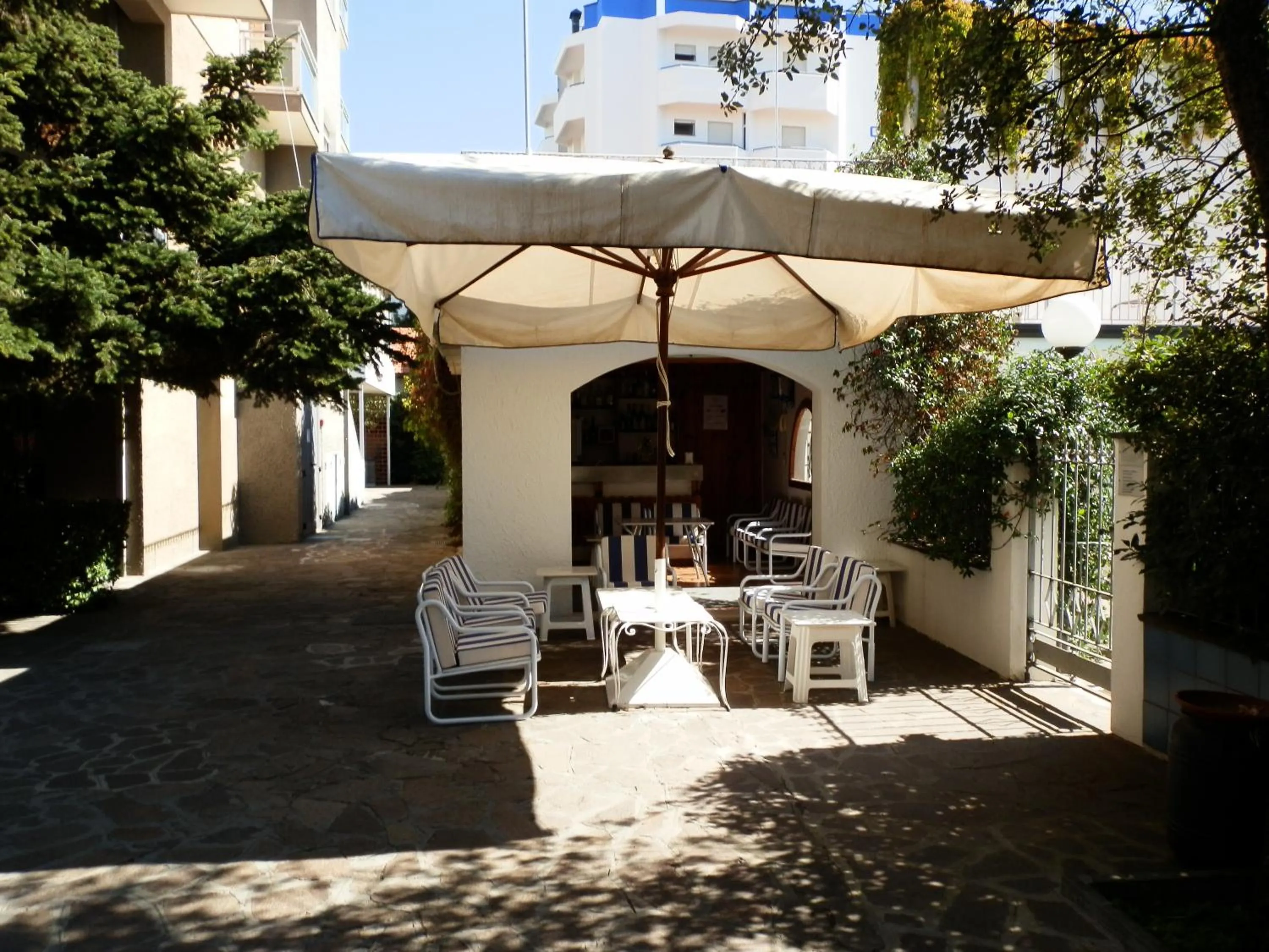 Facade/entrance in Hotel Nautic B&B