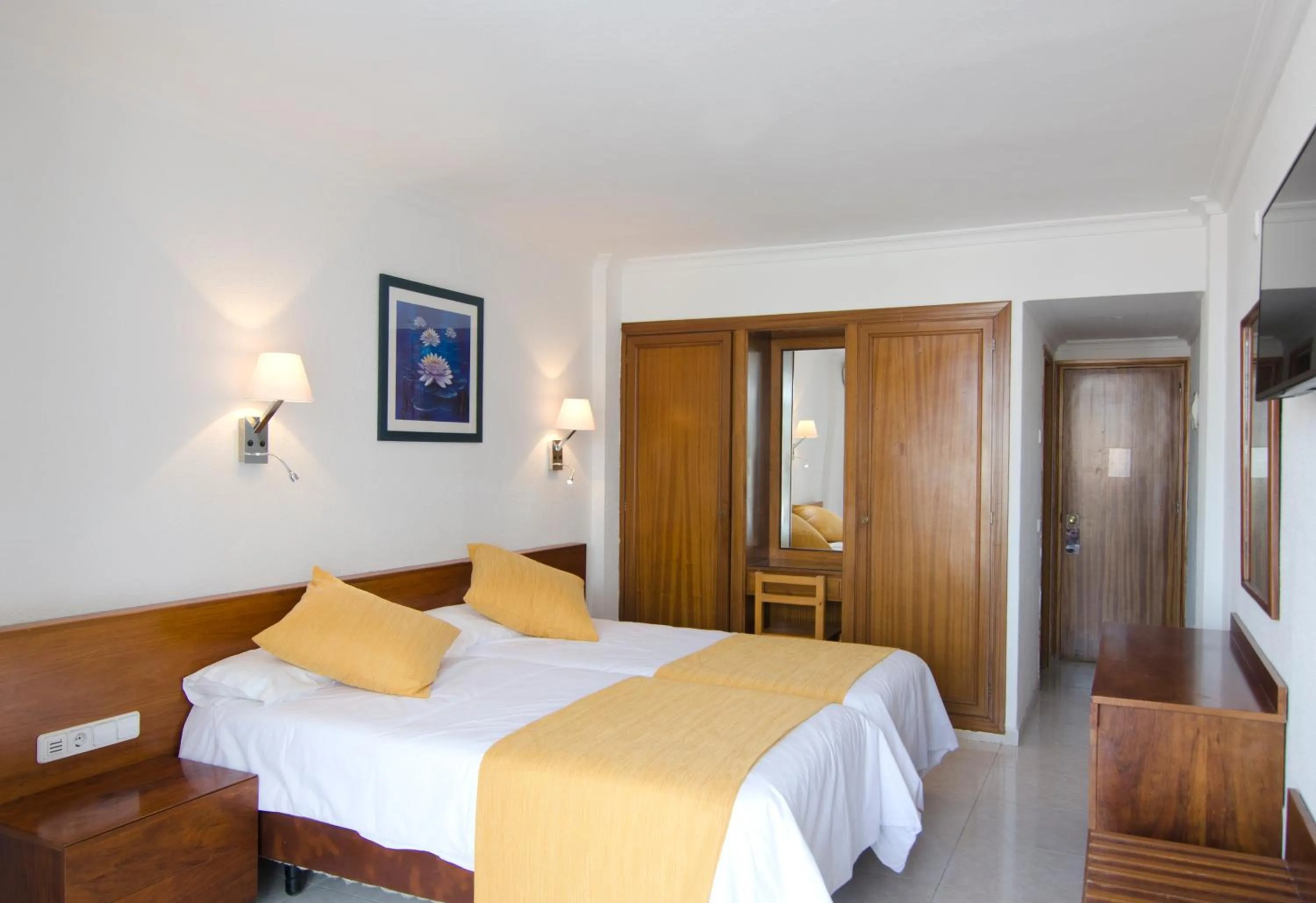 Photo of the whole room, Bed in Aparthotel Vibra Bay