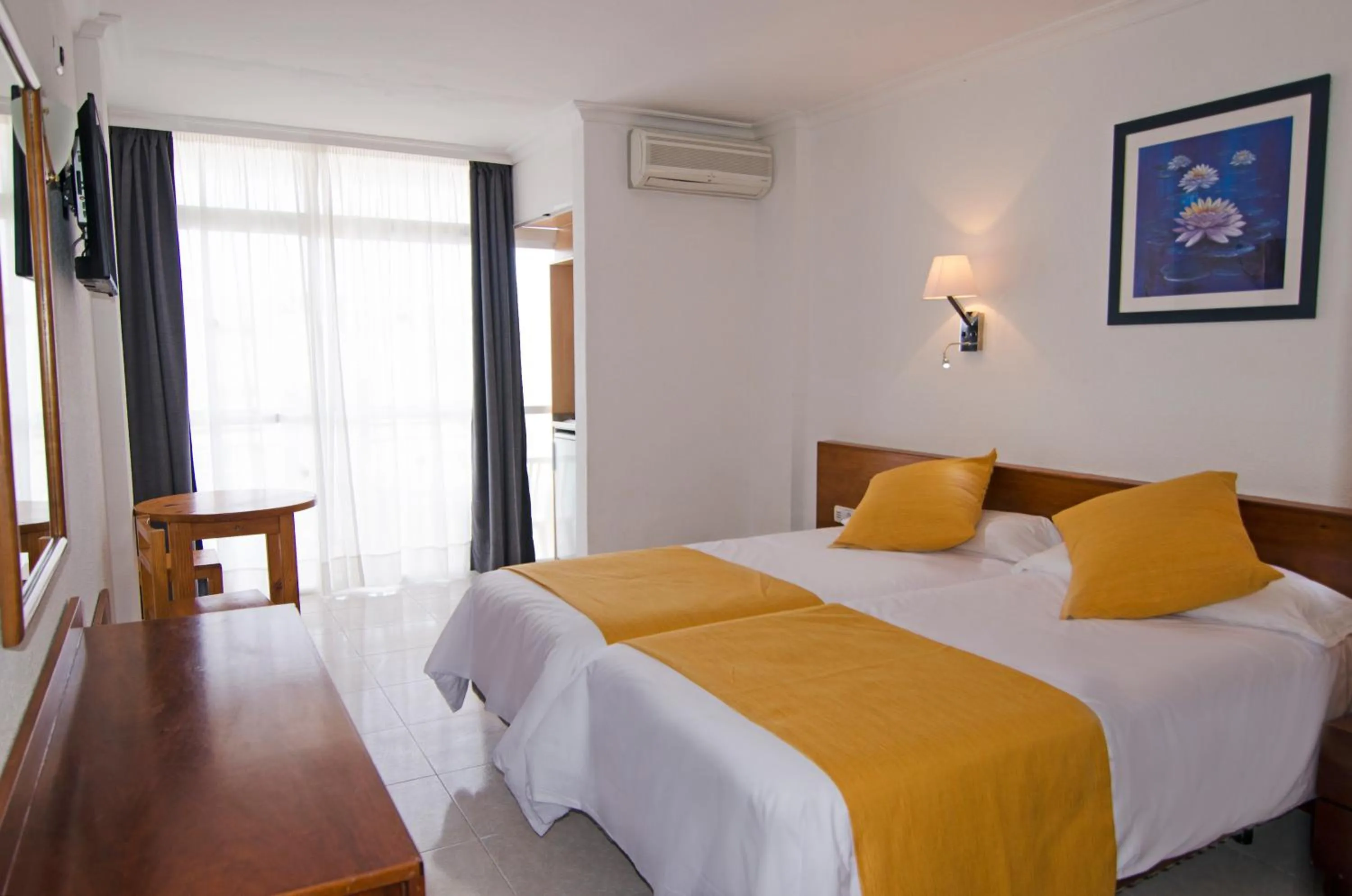 Photo of the whole room, Bed in Aparthotel Vibra Bay
