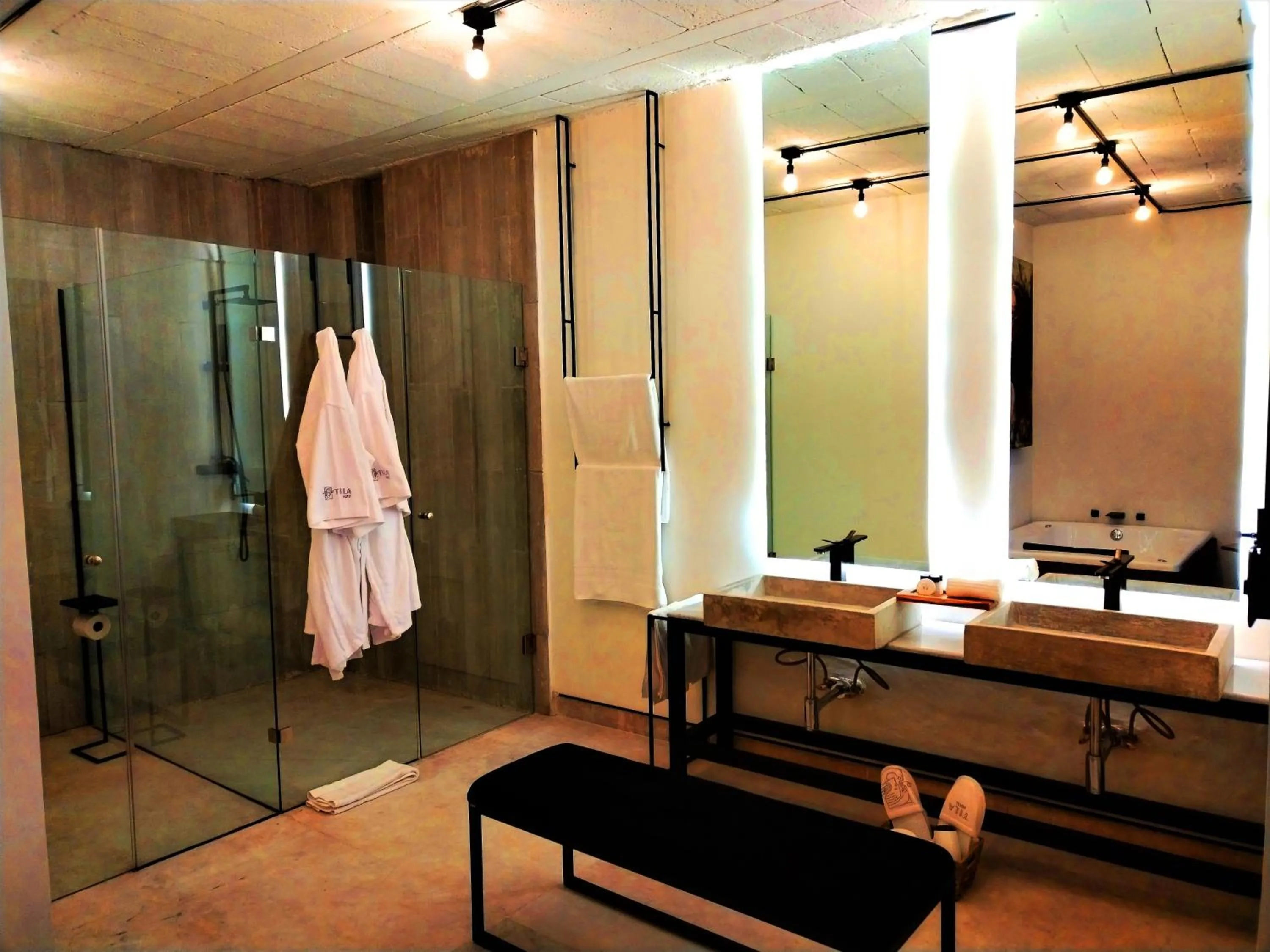 Shower in Hotel Tila