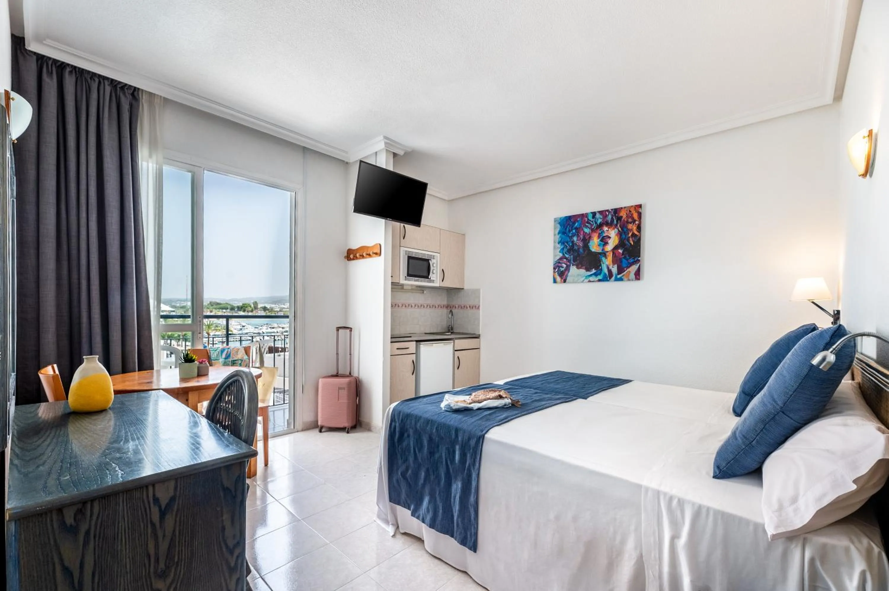 Photo of the whole room, Bed in Aparthotel Vibra del Mar - Adults only