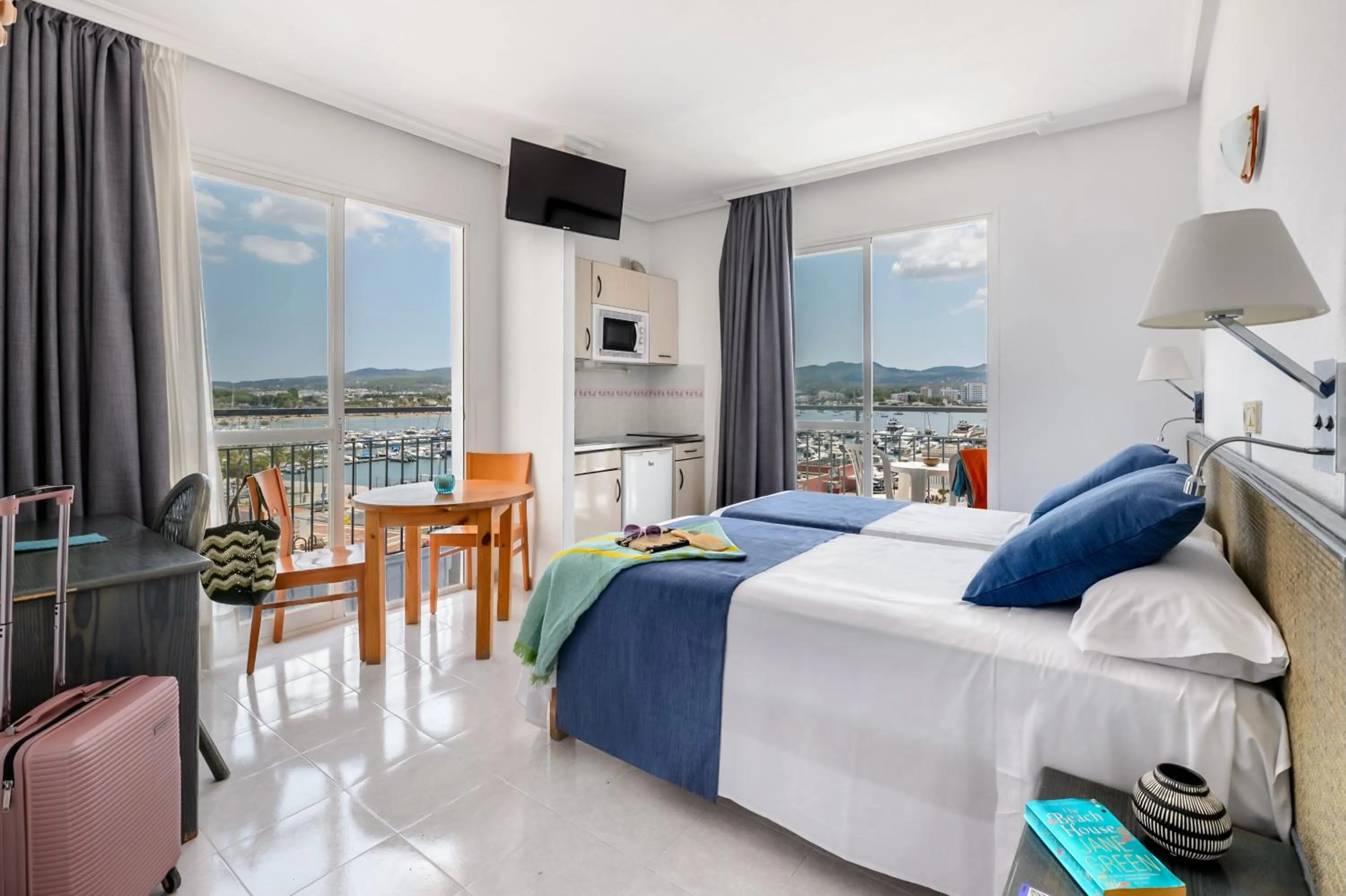 Photo of the whole room, Bed in Aparthotel Vibra del Mar - Adults only