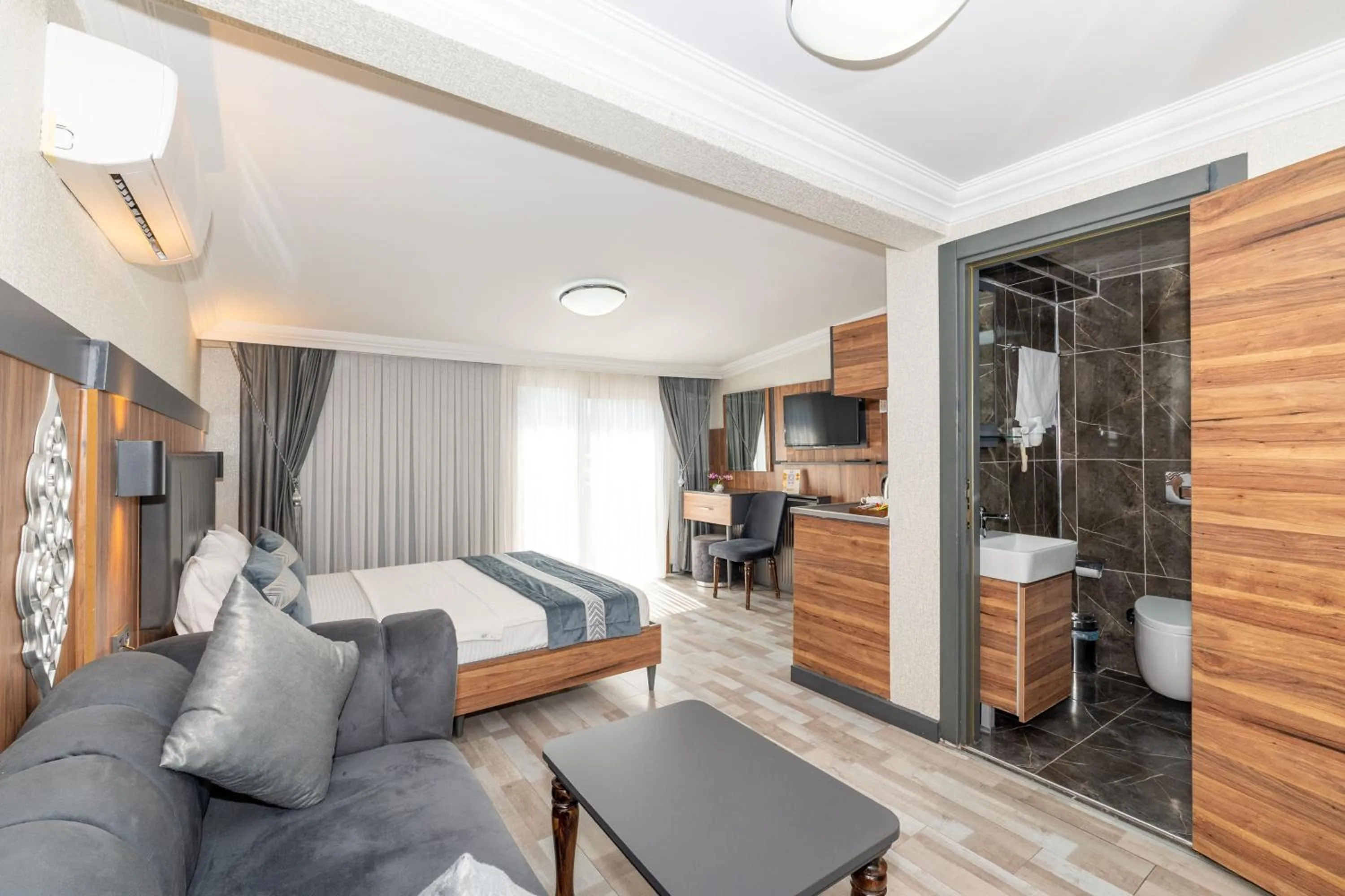 Shower in La Serena Taxim Hotel