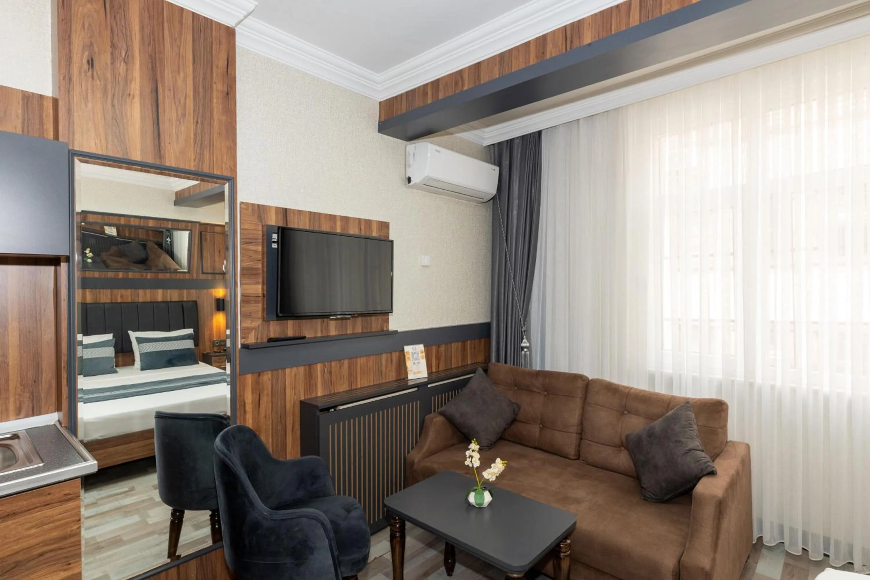 TV and multimedia in La Serena Taxim Hotel