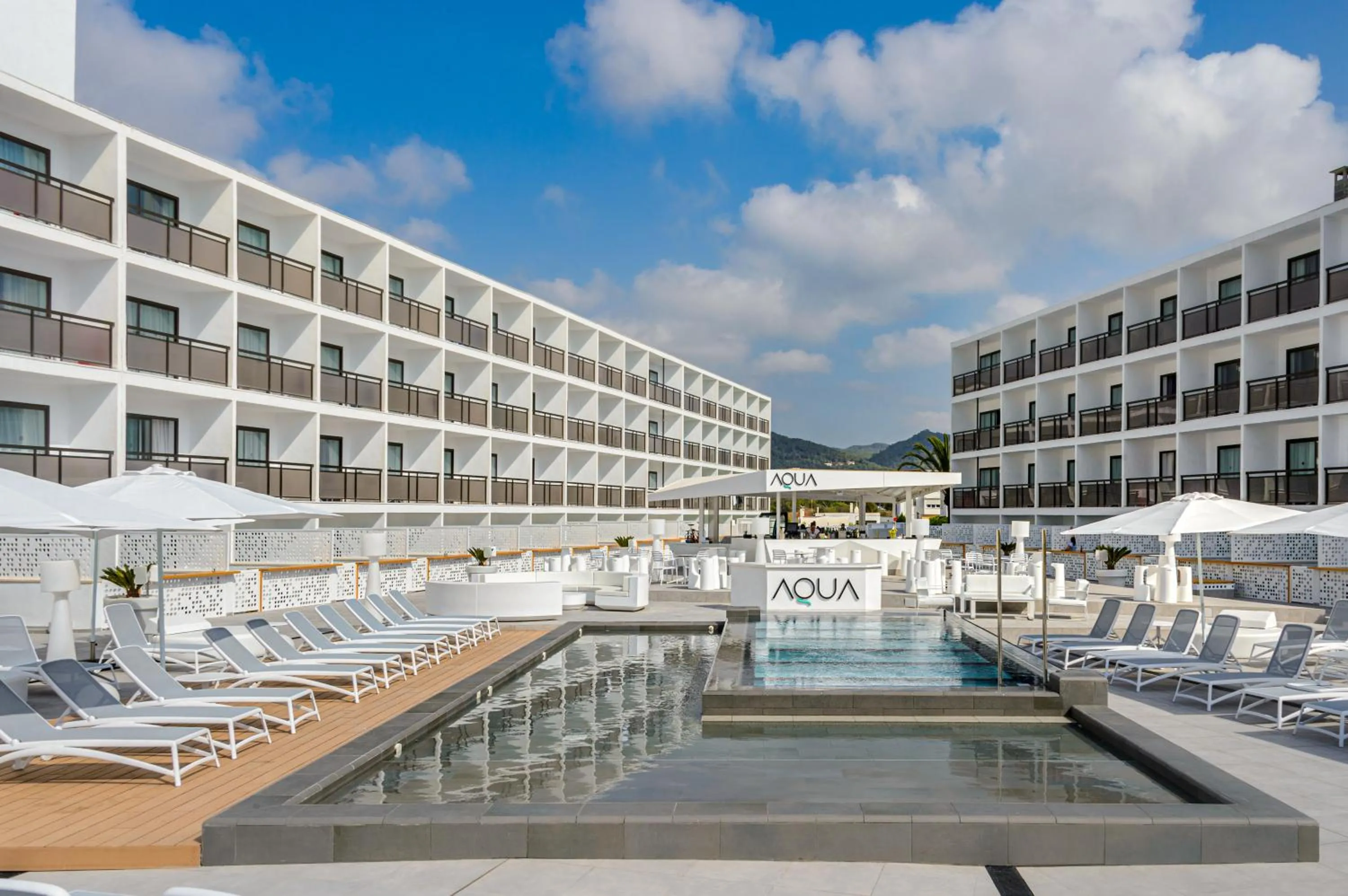 Swimming pool in Hotel Vibra Mare Nostrum