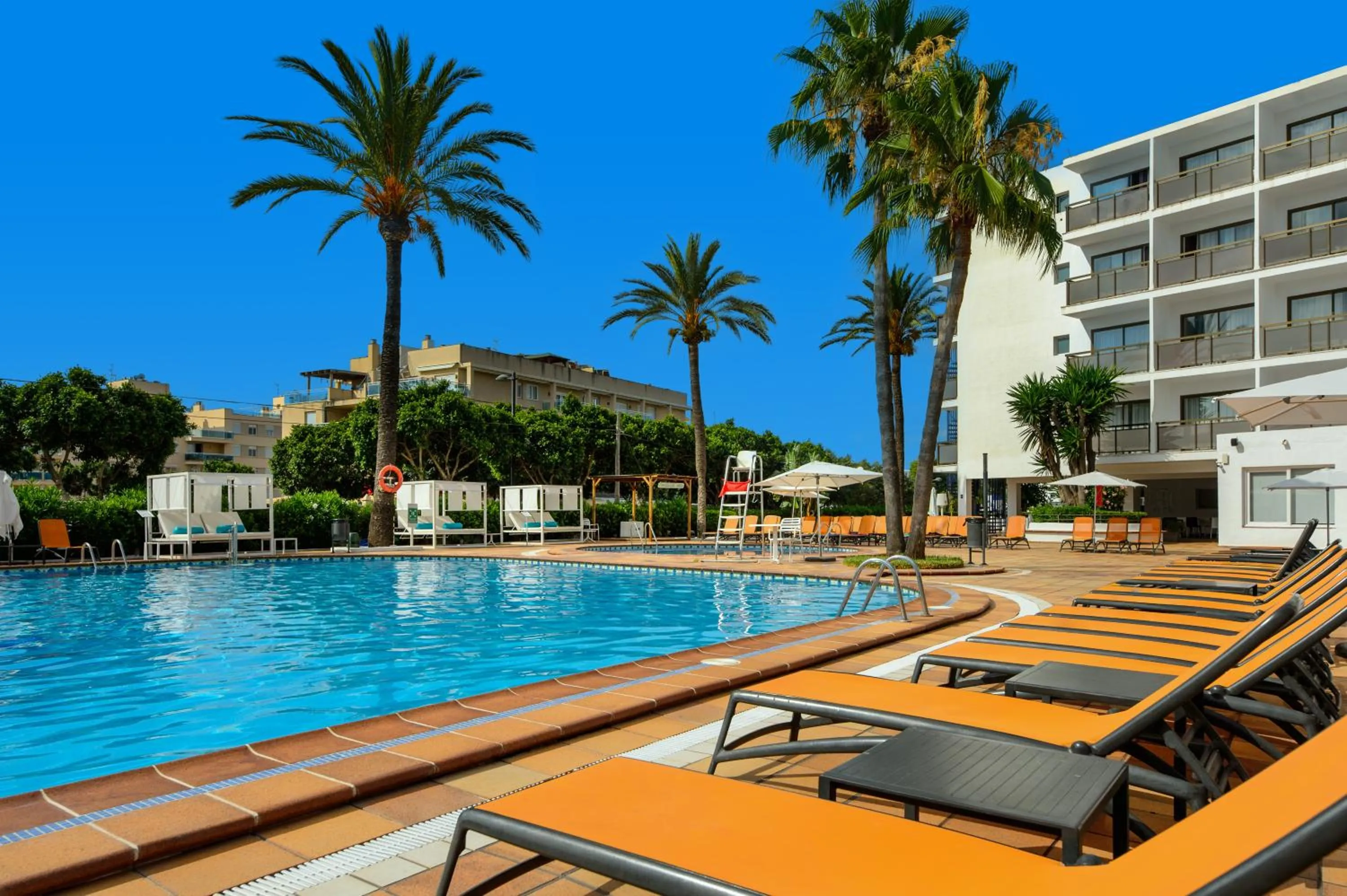 Swimming pool in Hotel Vibra Mare Nostrum