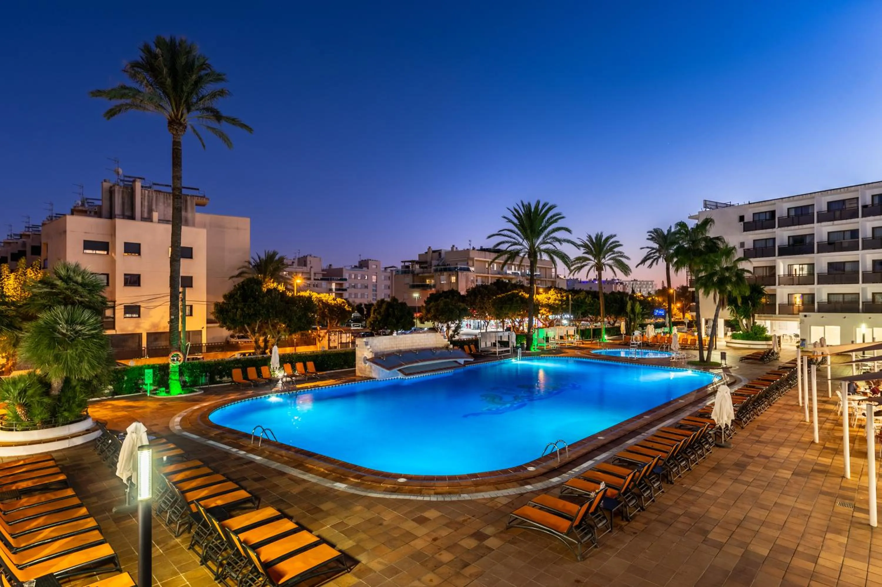 Swimming pool in Hotel Vibra Mare Nostrum