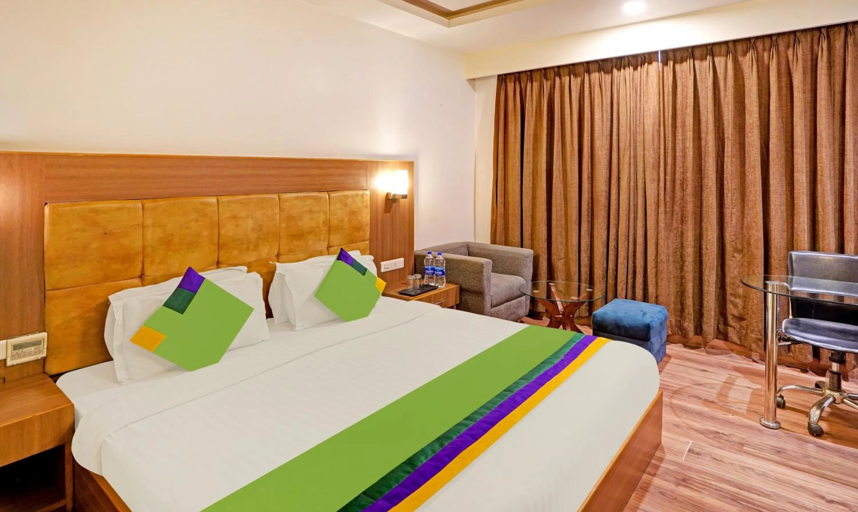 Bedroom, Bed in Treebo Royal Cm - City Center