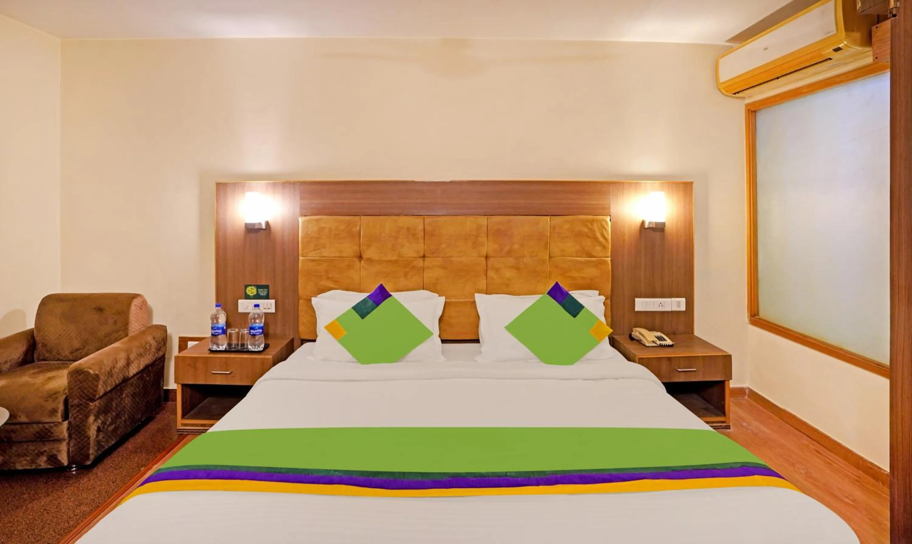 Bedroom, Bed in Treebo Royal Cm - City Center